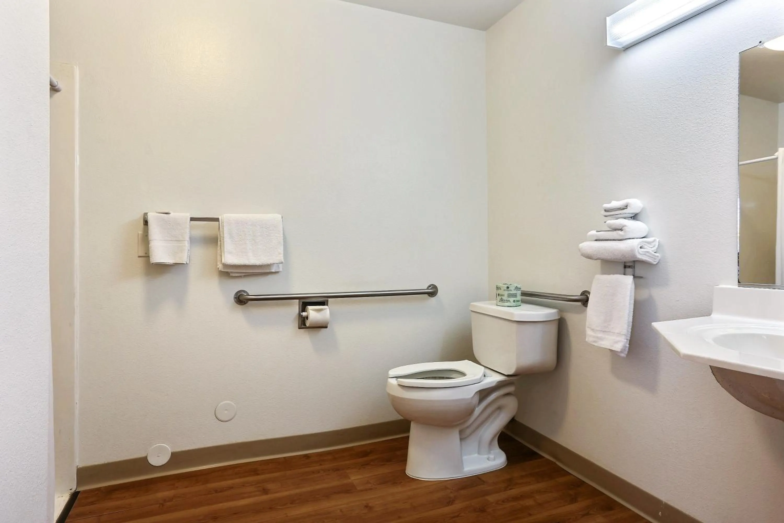 Bathroom in Motel 6 Boise - Airport