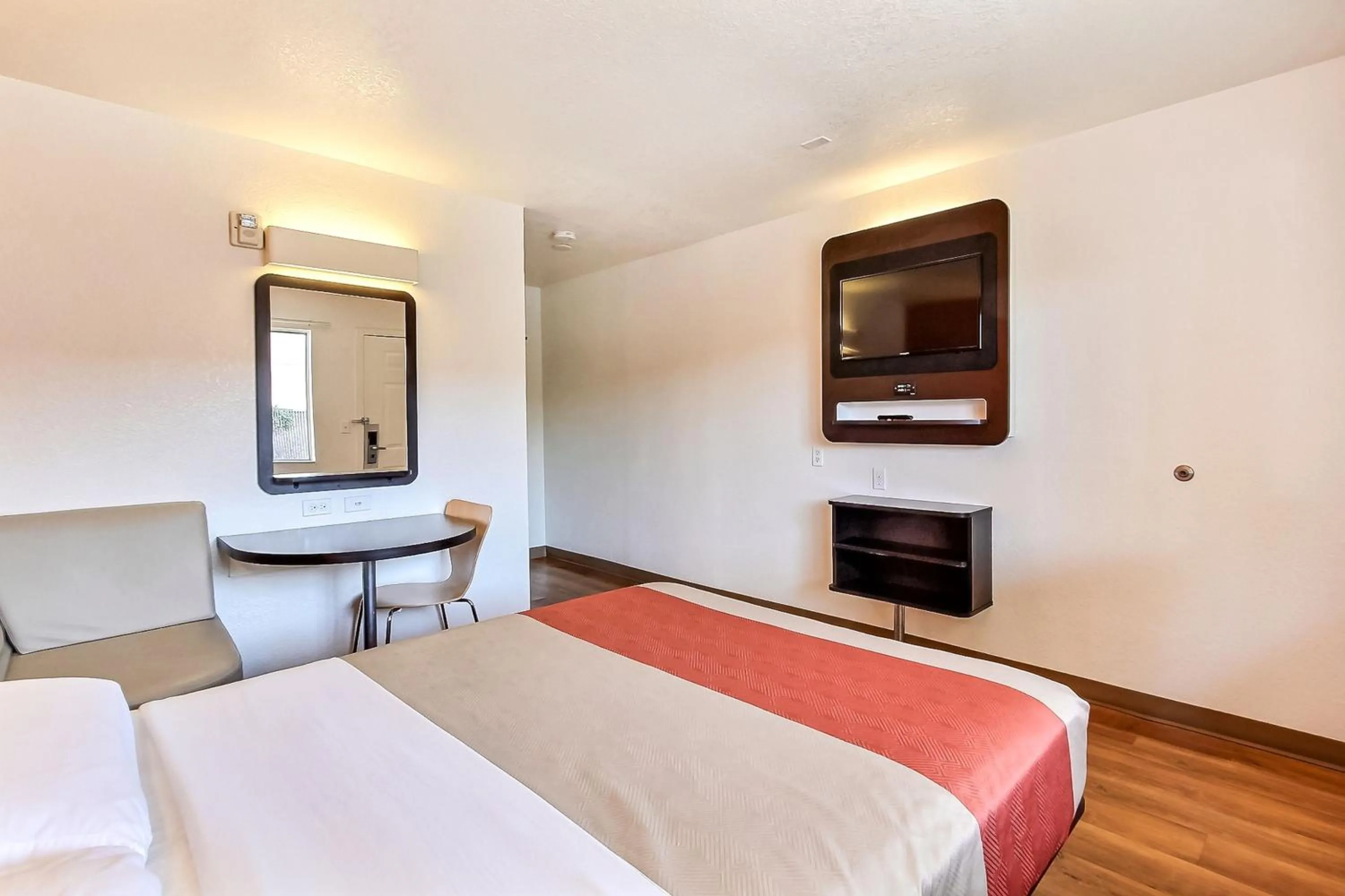 Photo of the whole room, Bed in Park Inn by Radisson, San Jose