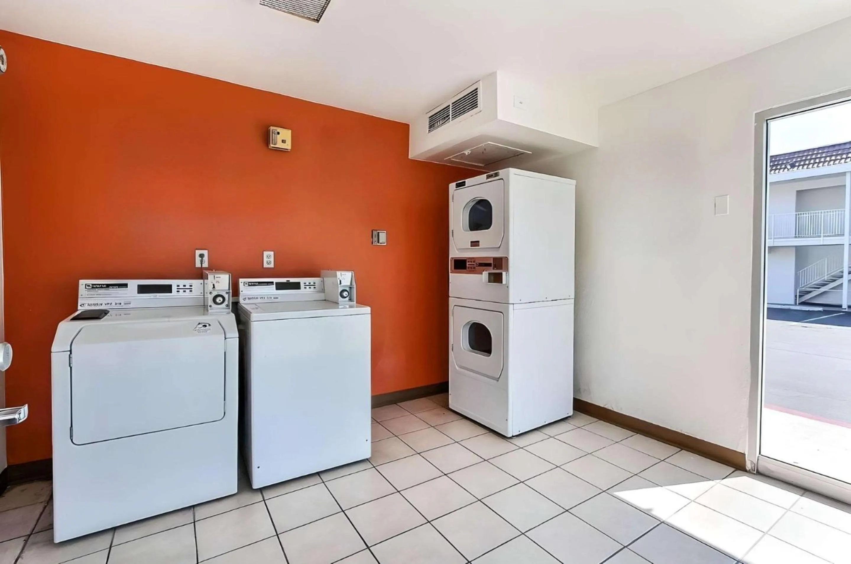 washing machine in Park Inn by Radisson, San Jose