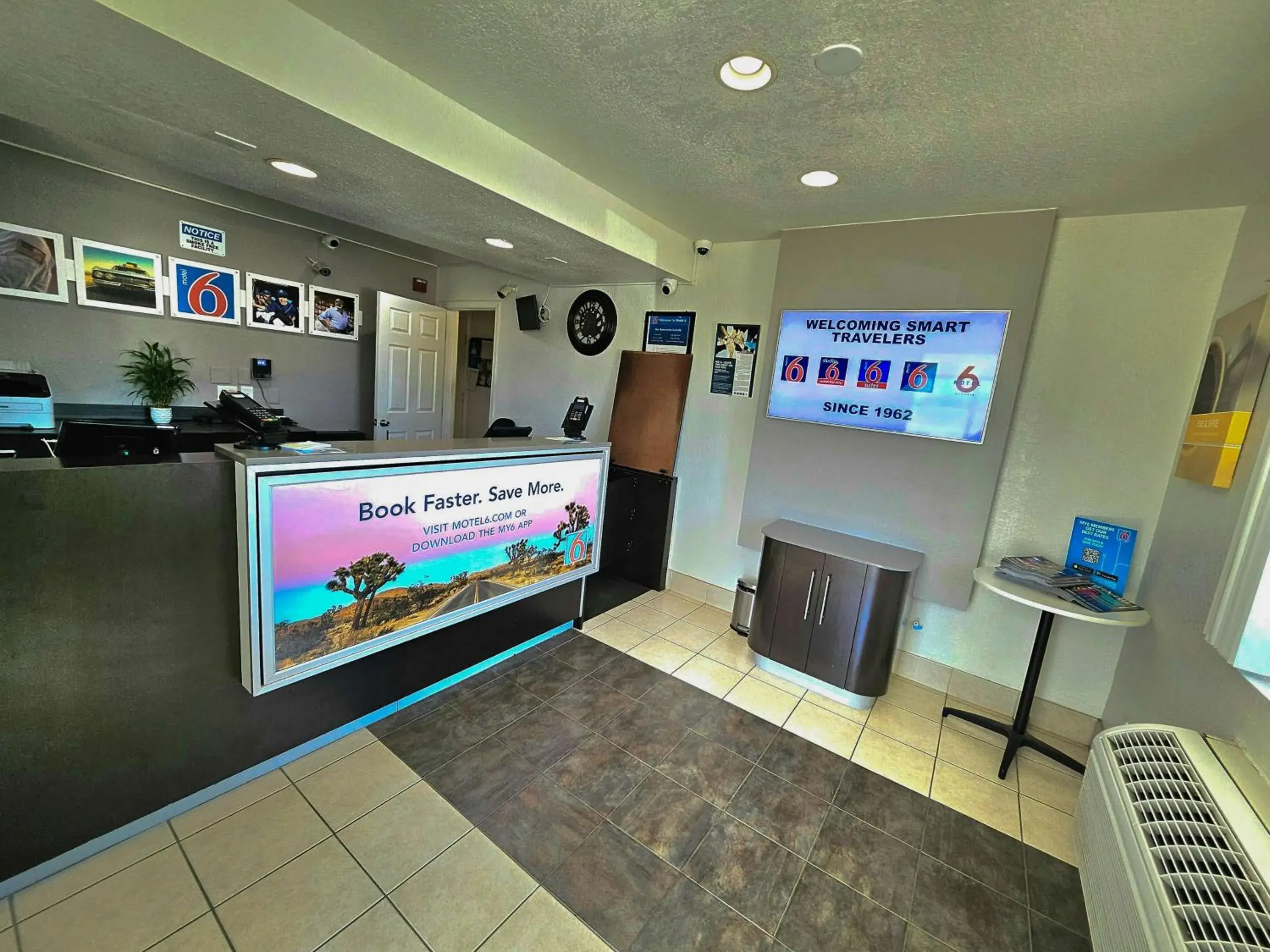 Lobby or reception in Motel 6-Palm Desert, CA - Palm Springs Area Lobby or reception in Motel 6-Palm Desert, CA - Palm Springs Area