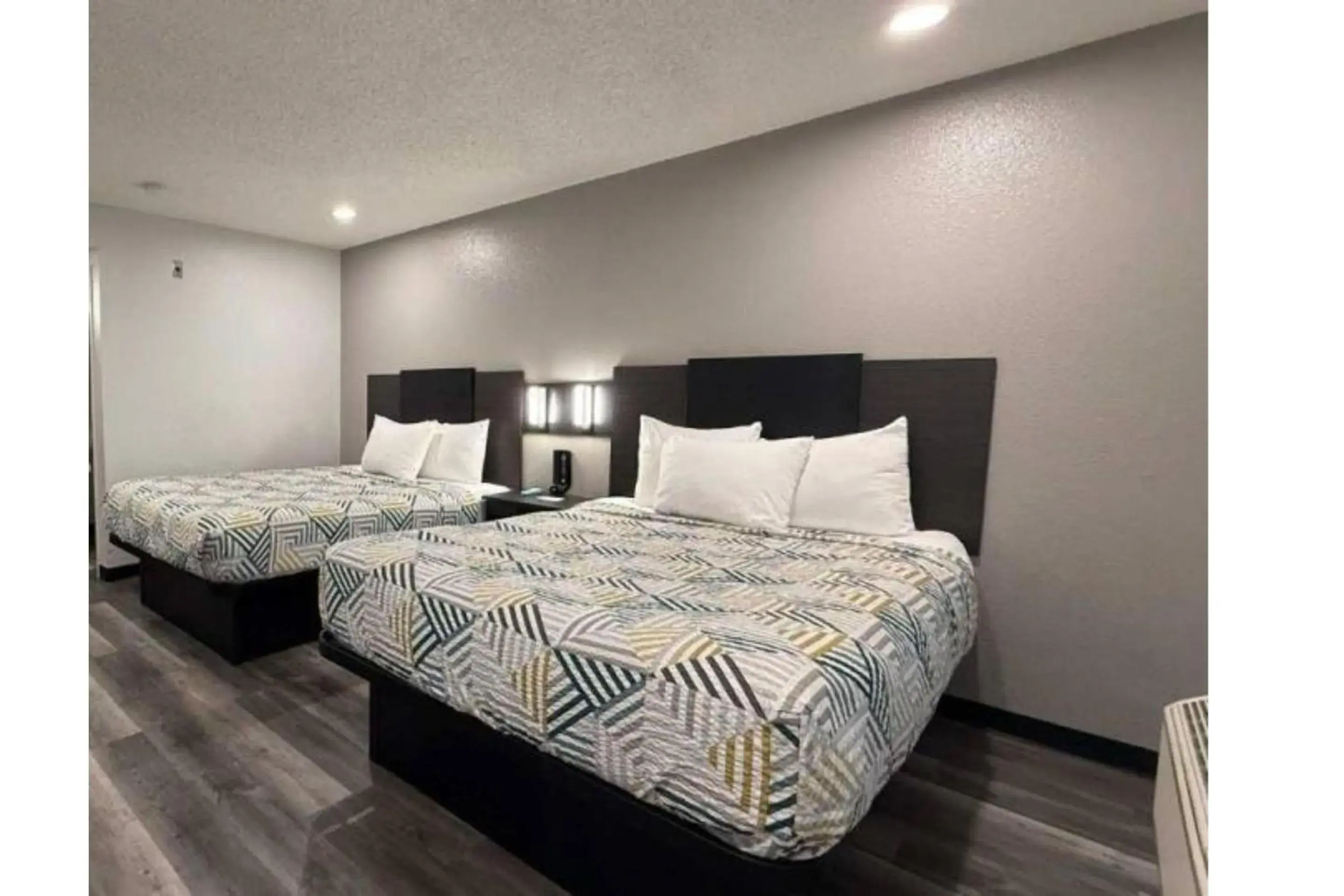 Bed in Motel 6-Palm Desert, CA - Palm Springs Area Bed in Motel 6-Palm Desert, CA - Palm Springs Area