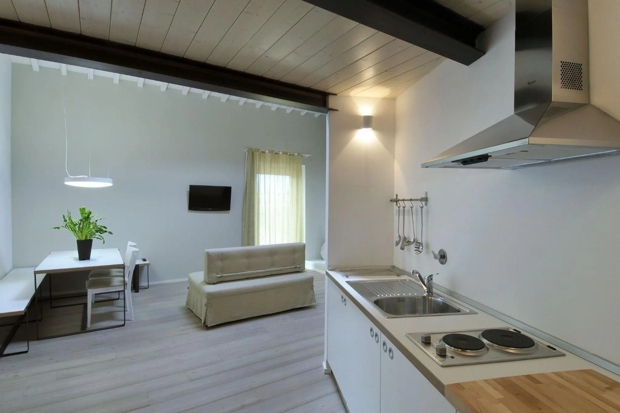 Kitchen or kitchenette in Villa Aruch