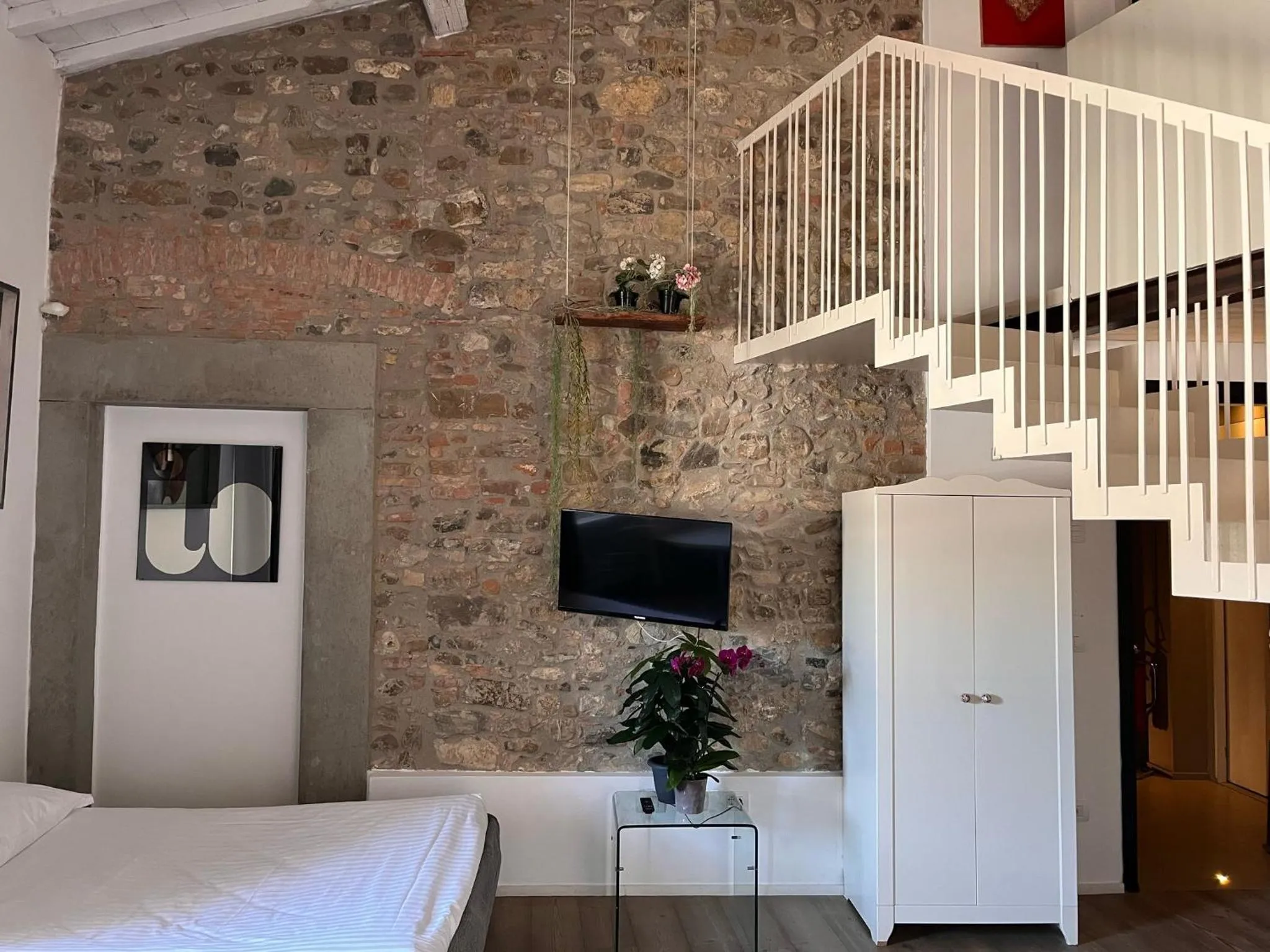 Communal lounge/ TV room, Bed in Villa Aruch