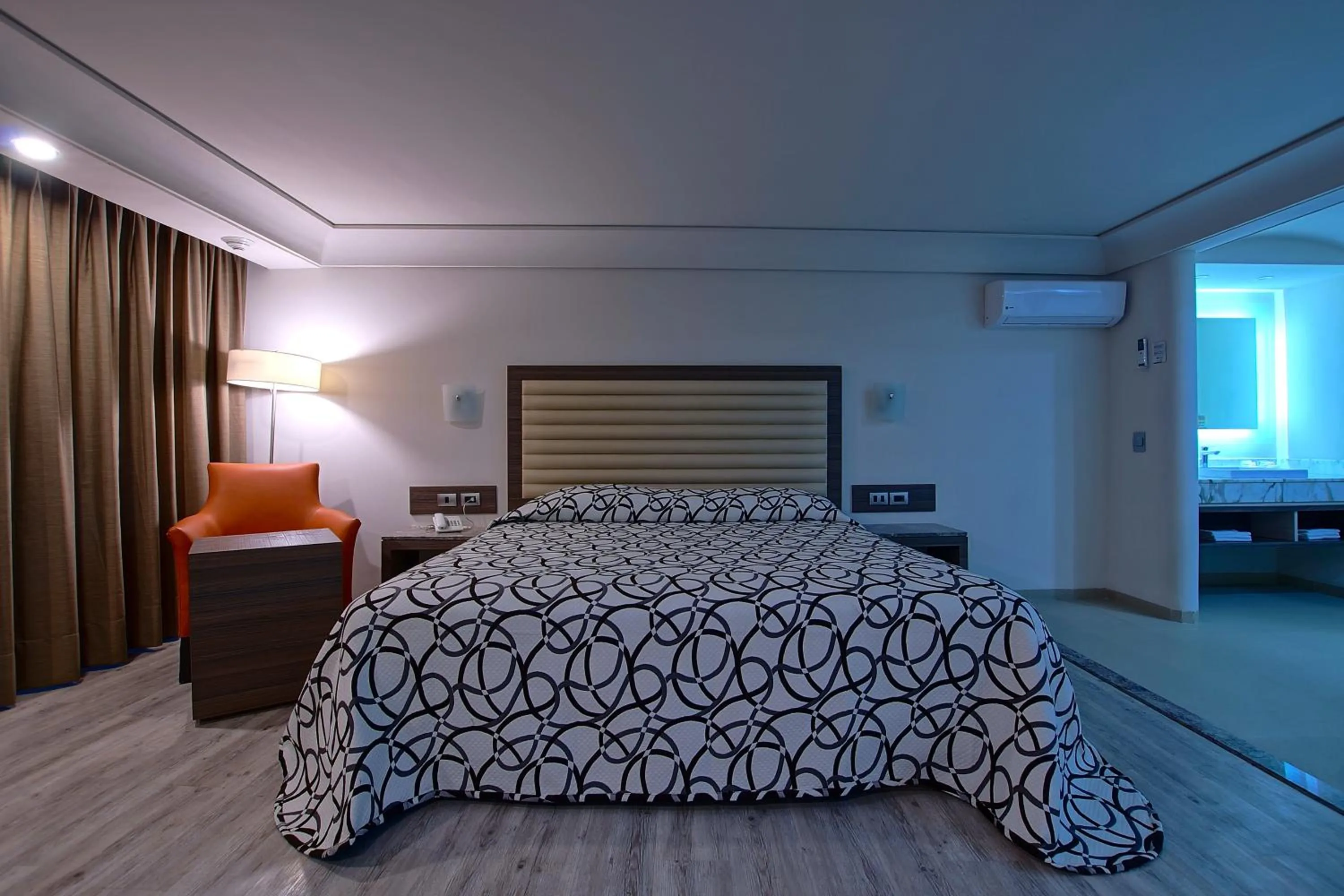 Photo of the whole room, Bed in Econo Express Hotel