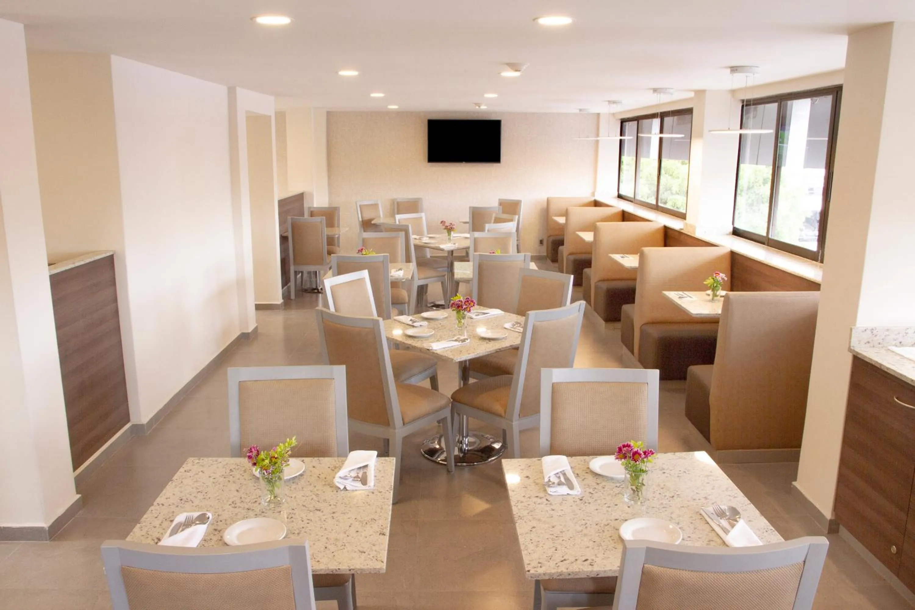 Restaurant/places to eat in Econo Express Hotel