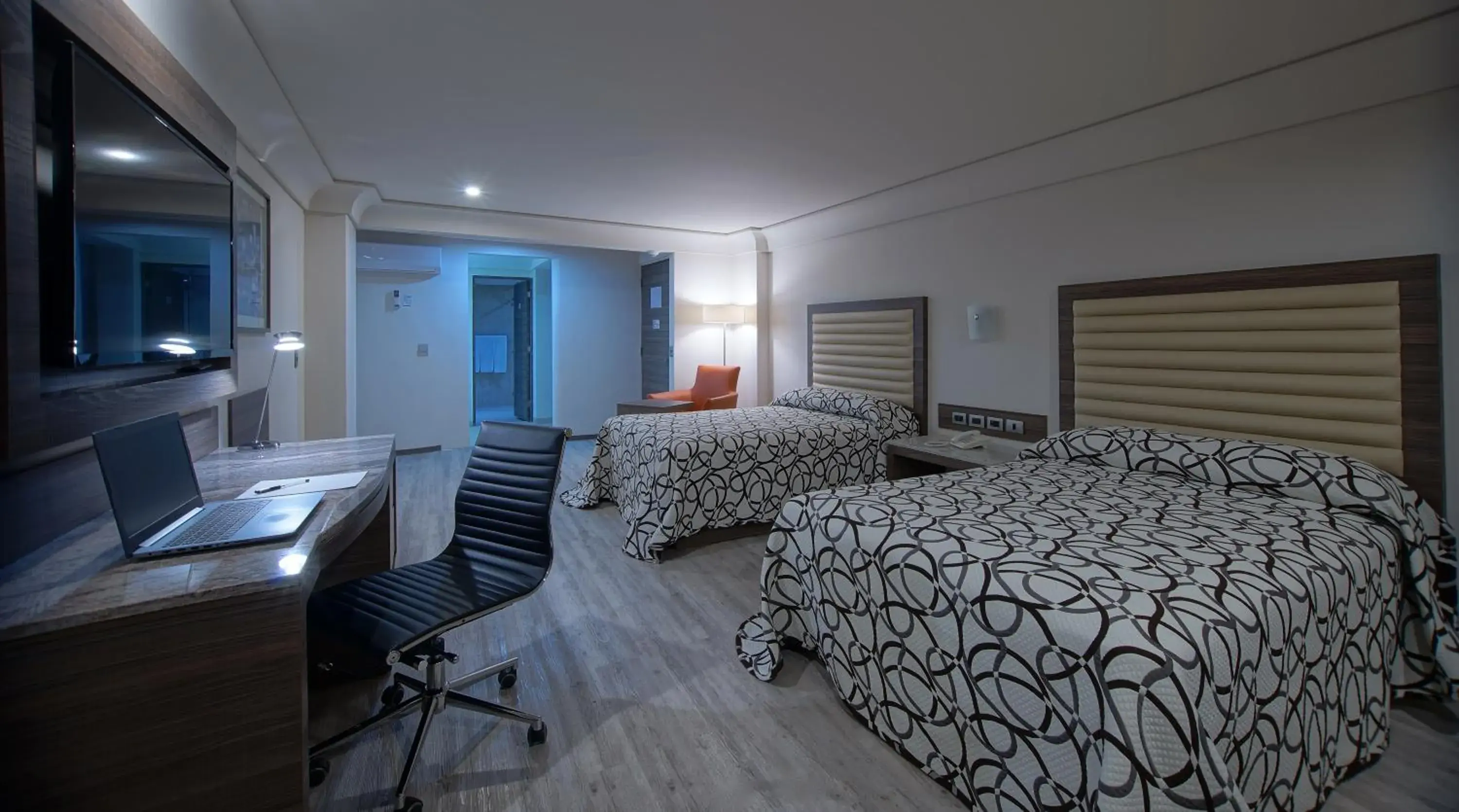 Deluxe Twin Room in Econo Express Hotel Deluxe Twin Room in Econo Express Hotel