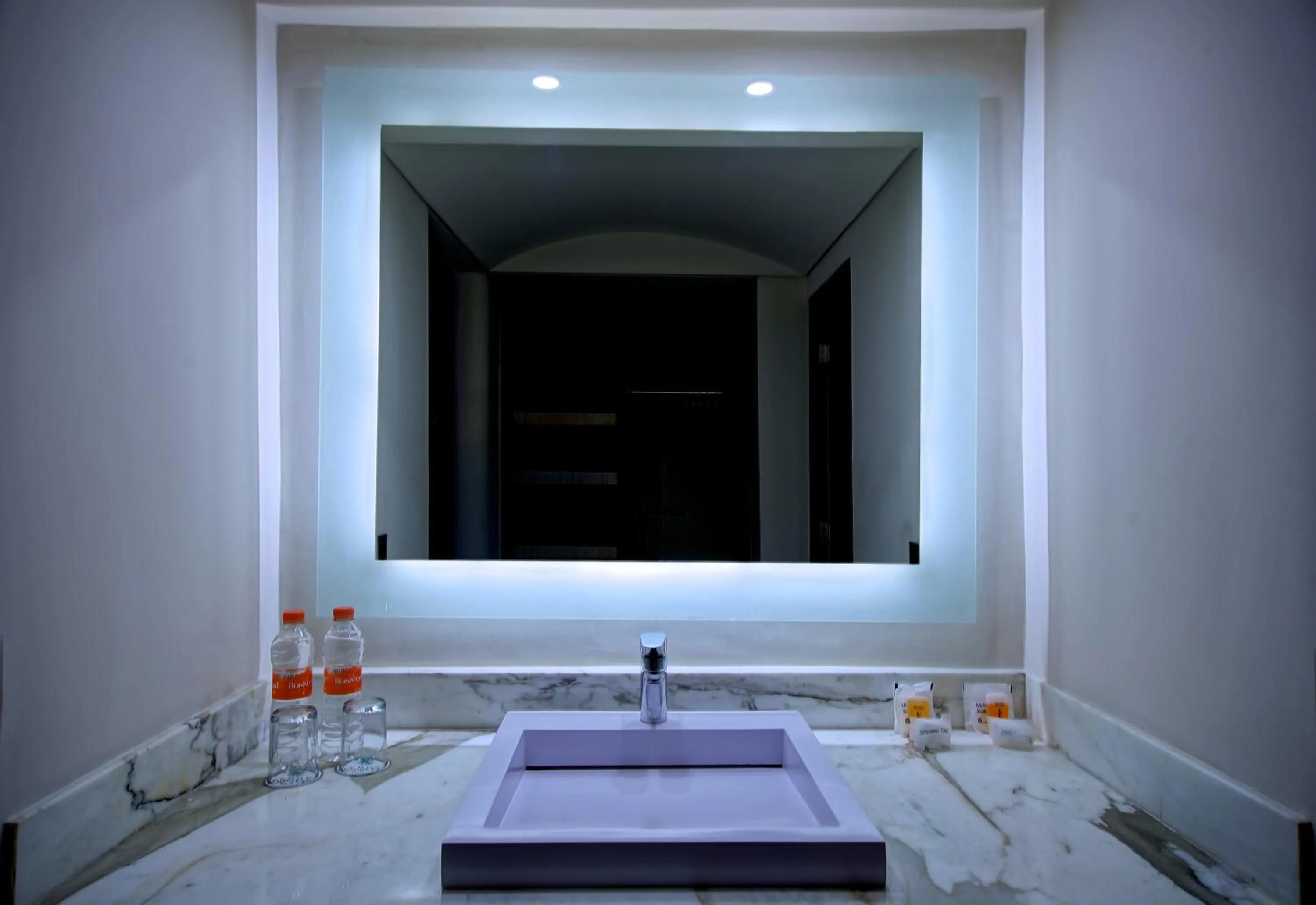 Bathroom in Econo Express Hotel