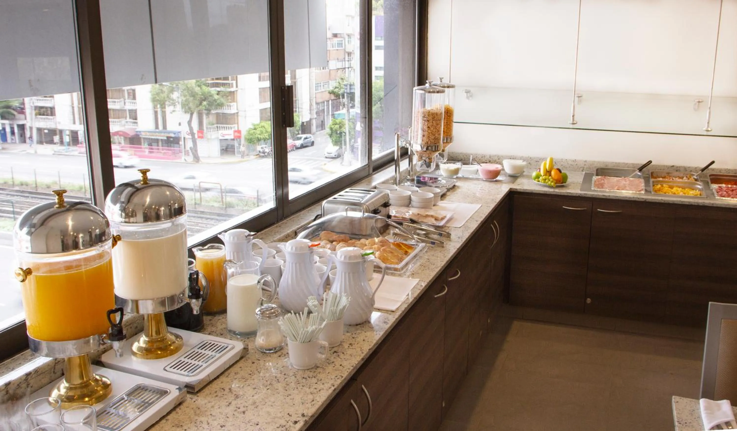 Breakfast in Econo Express Hotel