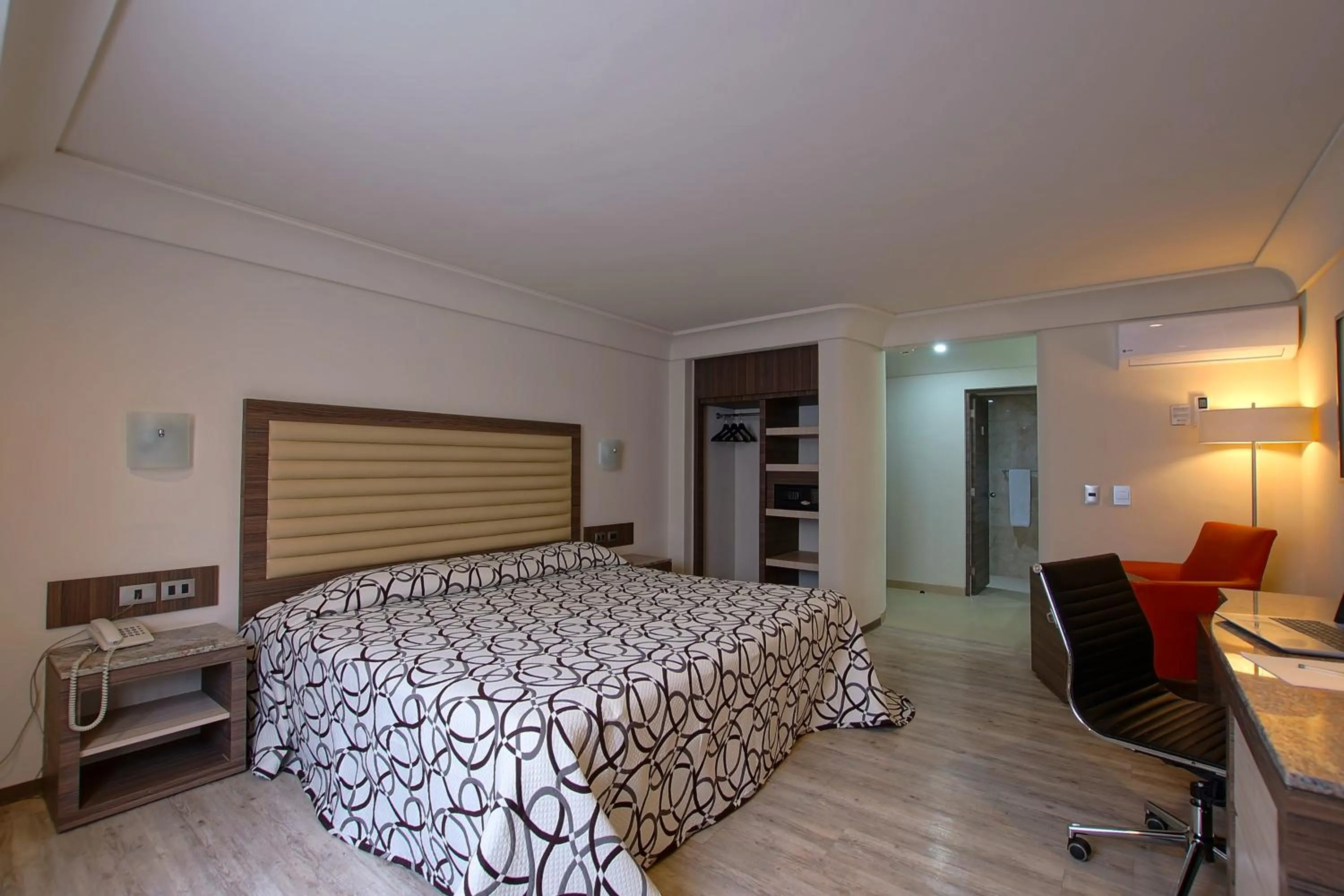 Photo of the whole room, Bed in Econo Express Hotel