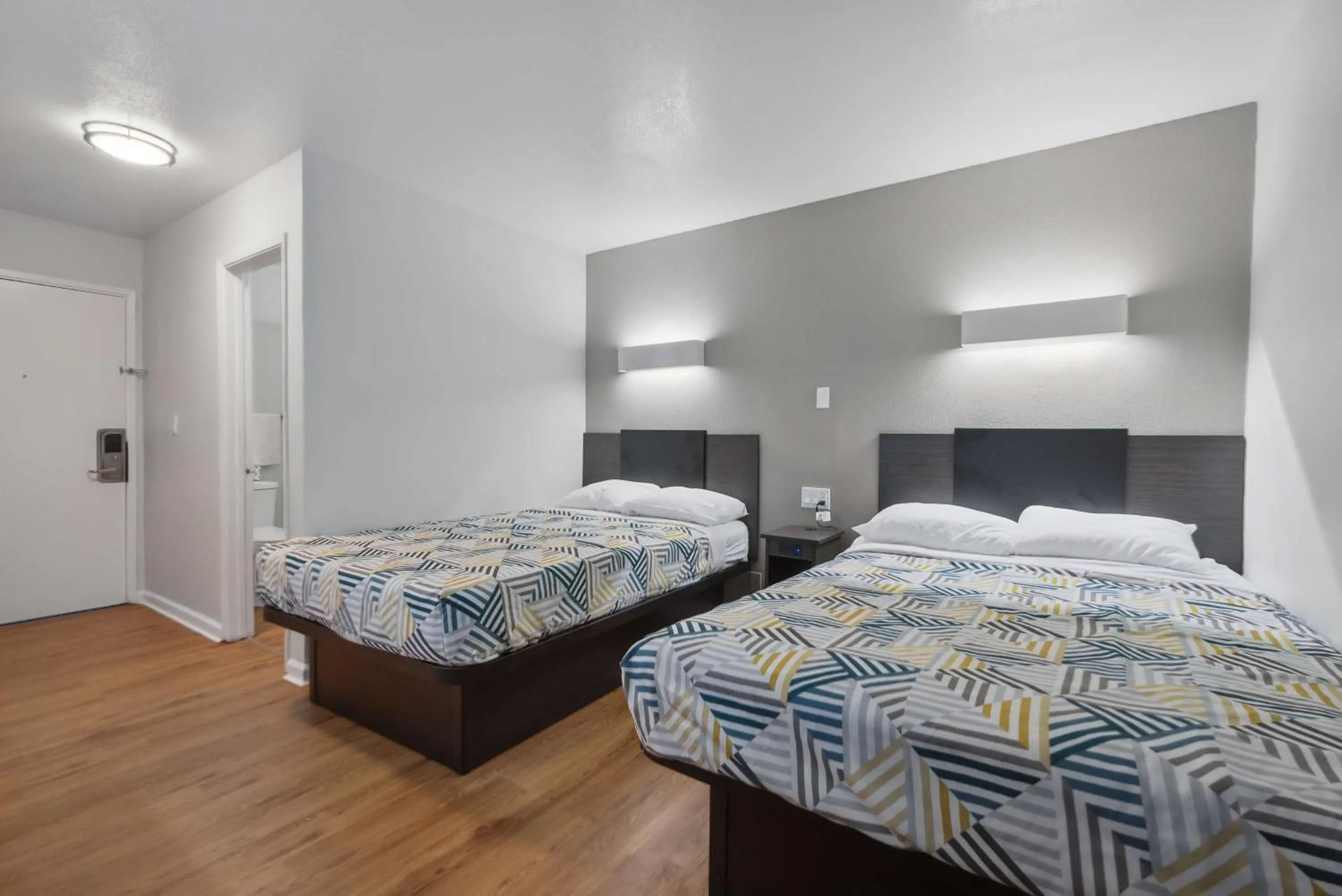 Bedroom, Bed in Motel 6-Normal, IL - Bloomington Area