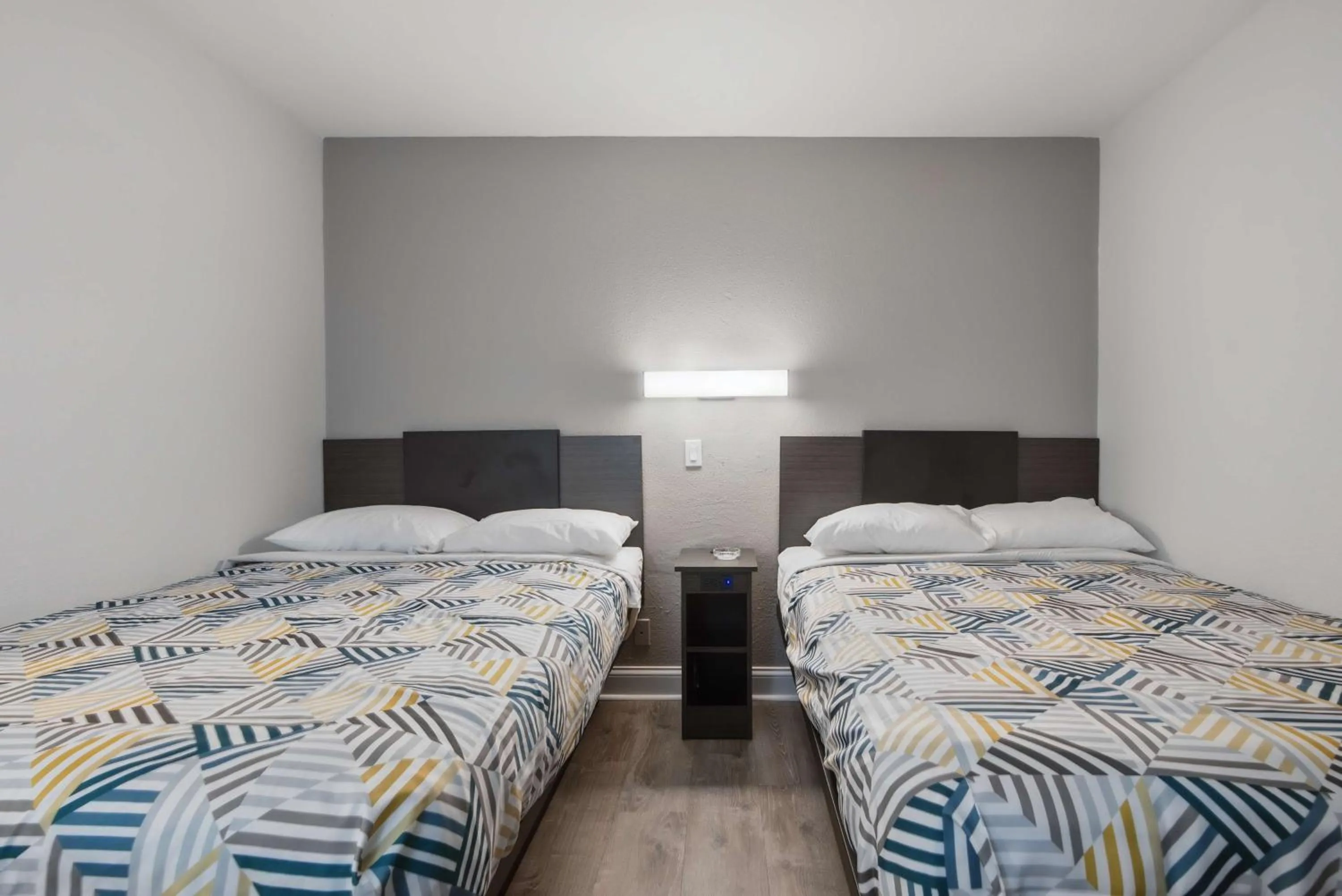 Bedroom, Bed in Motel 6-Normal, IL - Bloomington Area