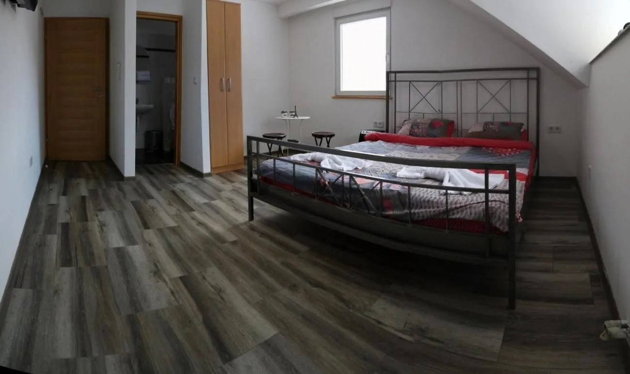 Deluxe Triple Room in Pansion Neretva