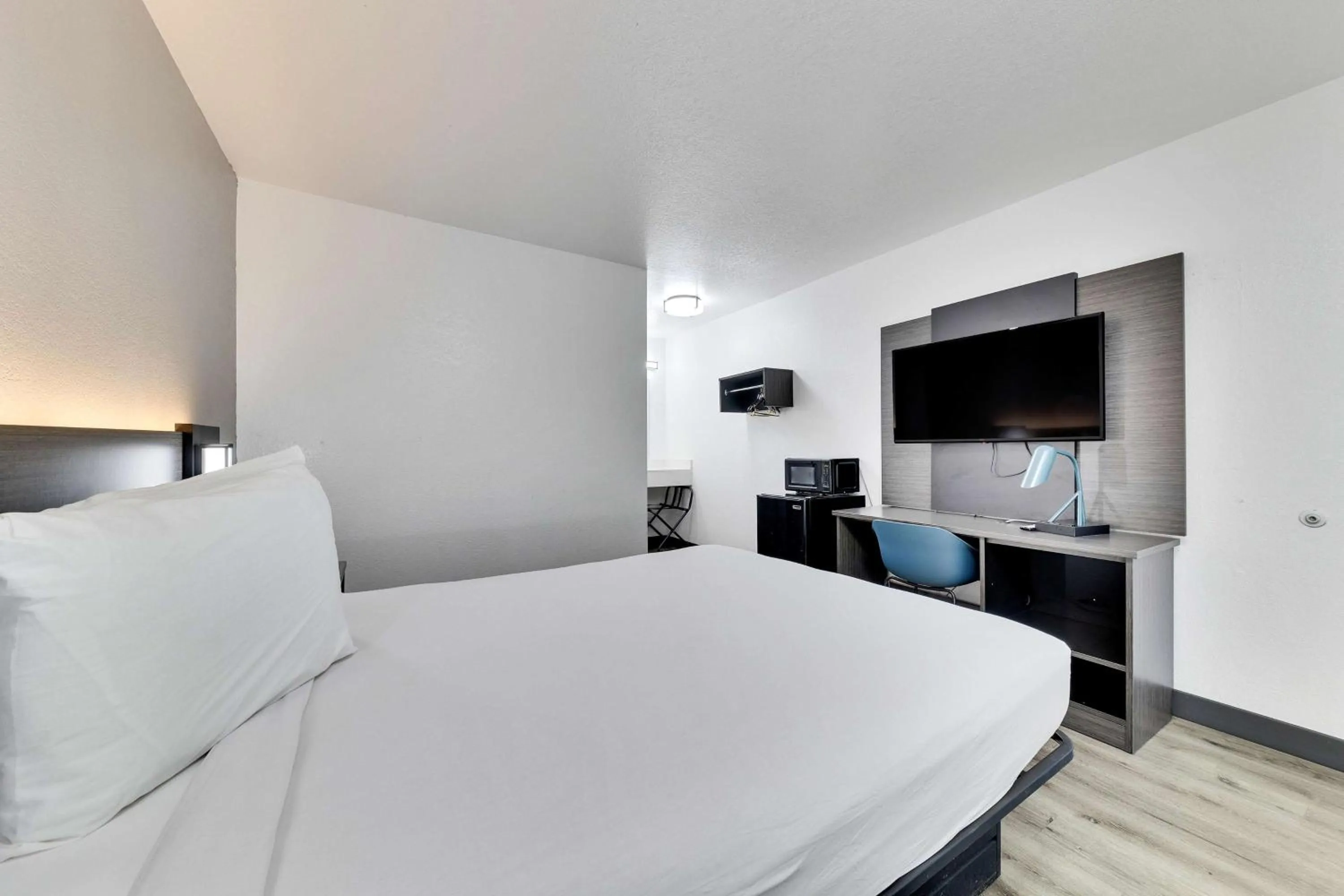 Bedroom, Bed in Motel 6-Austin, TX - Airport - South