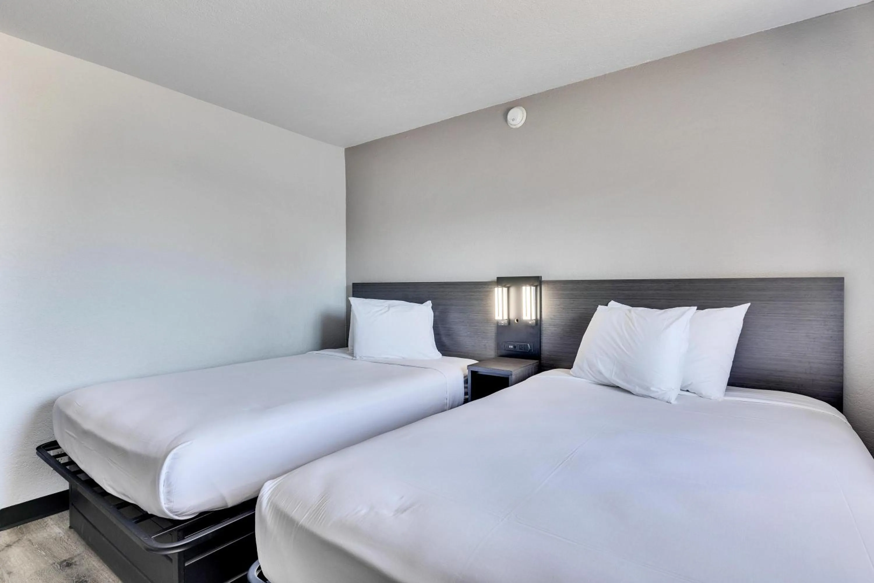 Bed in Motel 6-Austin, TX - Airport - South