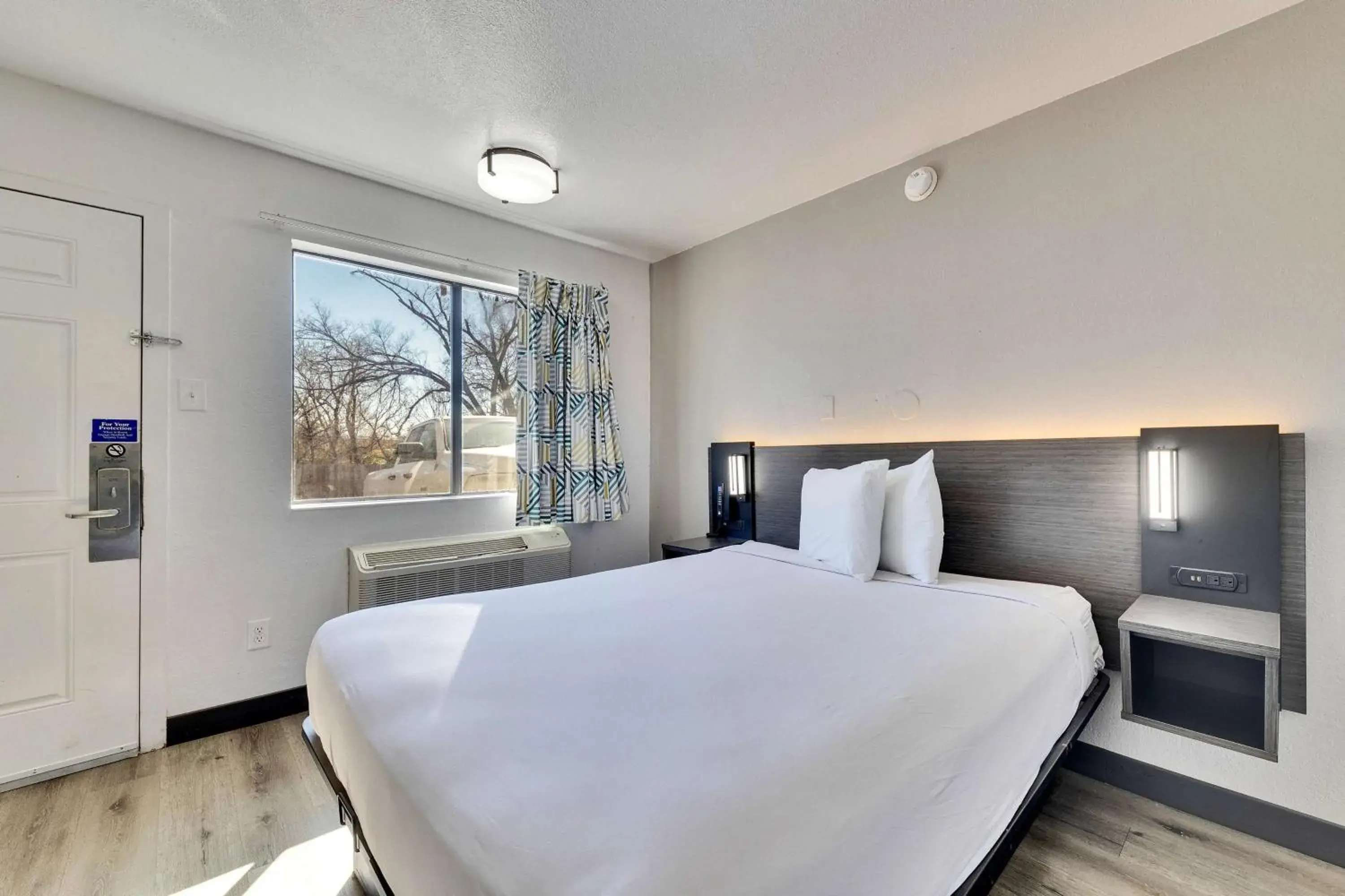 Bedroom, Bed in Motel 6-Austin, TX - Airport - South Bedroom, Bed in Motel 6-Austin, TX - Airport - South