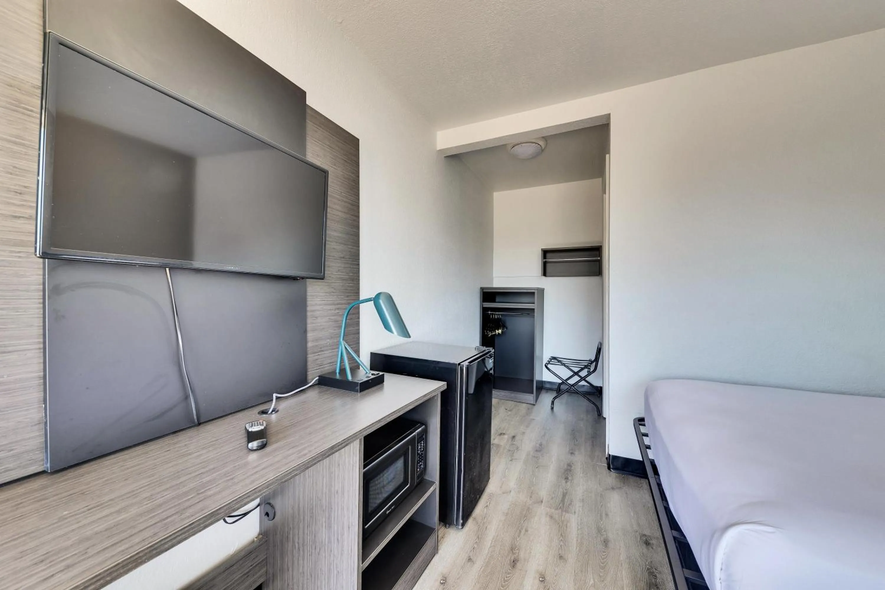 TV and multimedia in Motel 6-Austin, TX - Airport - South