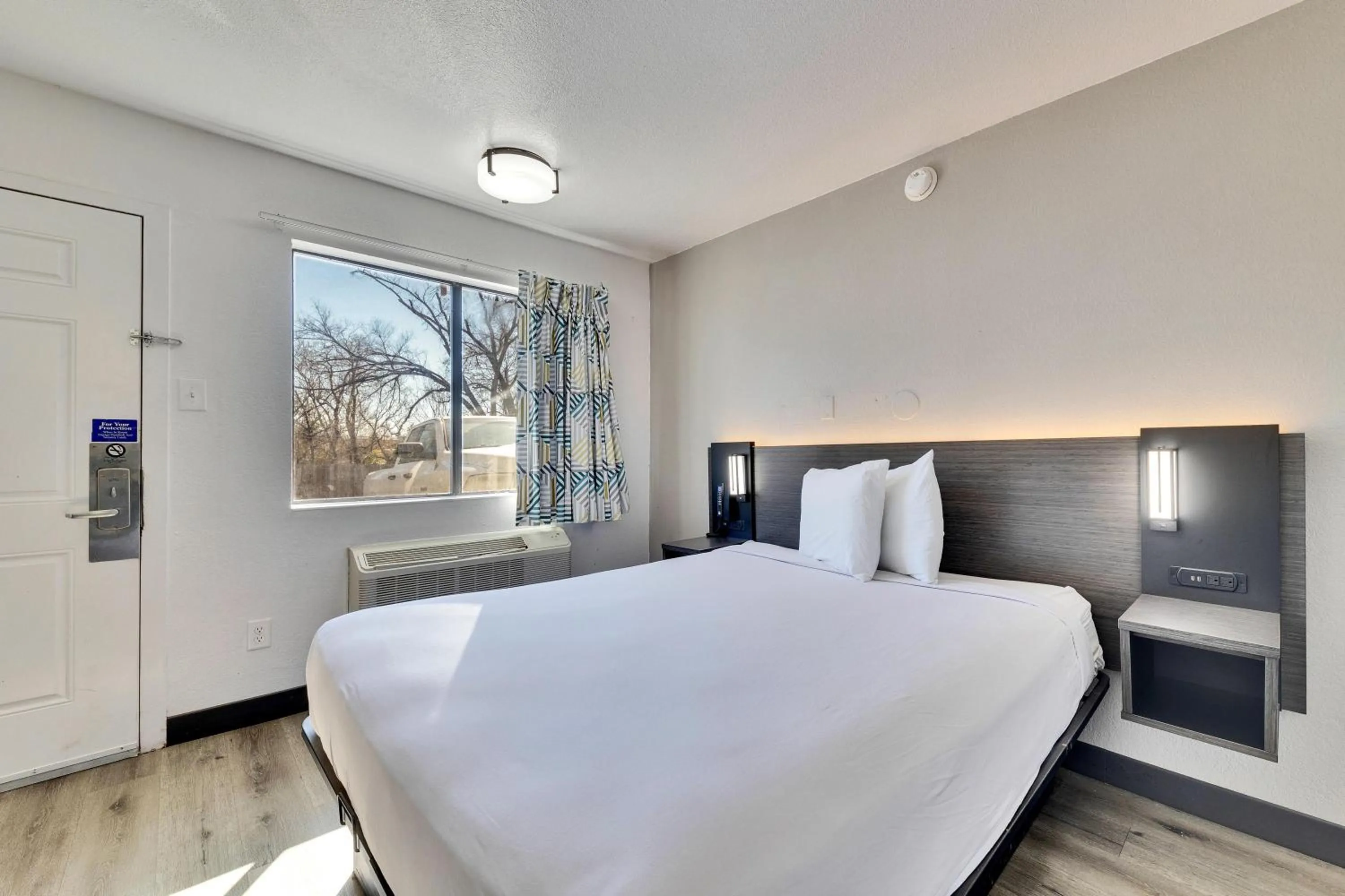 Bed in Motel 6-Austin, TX - Airport - South