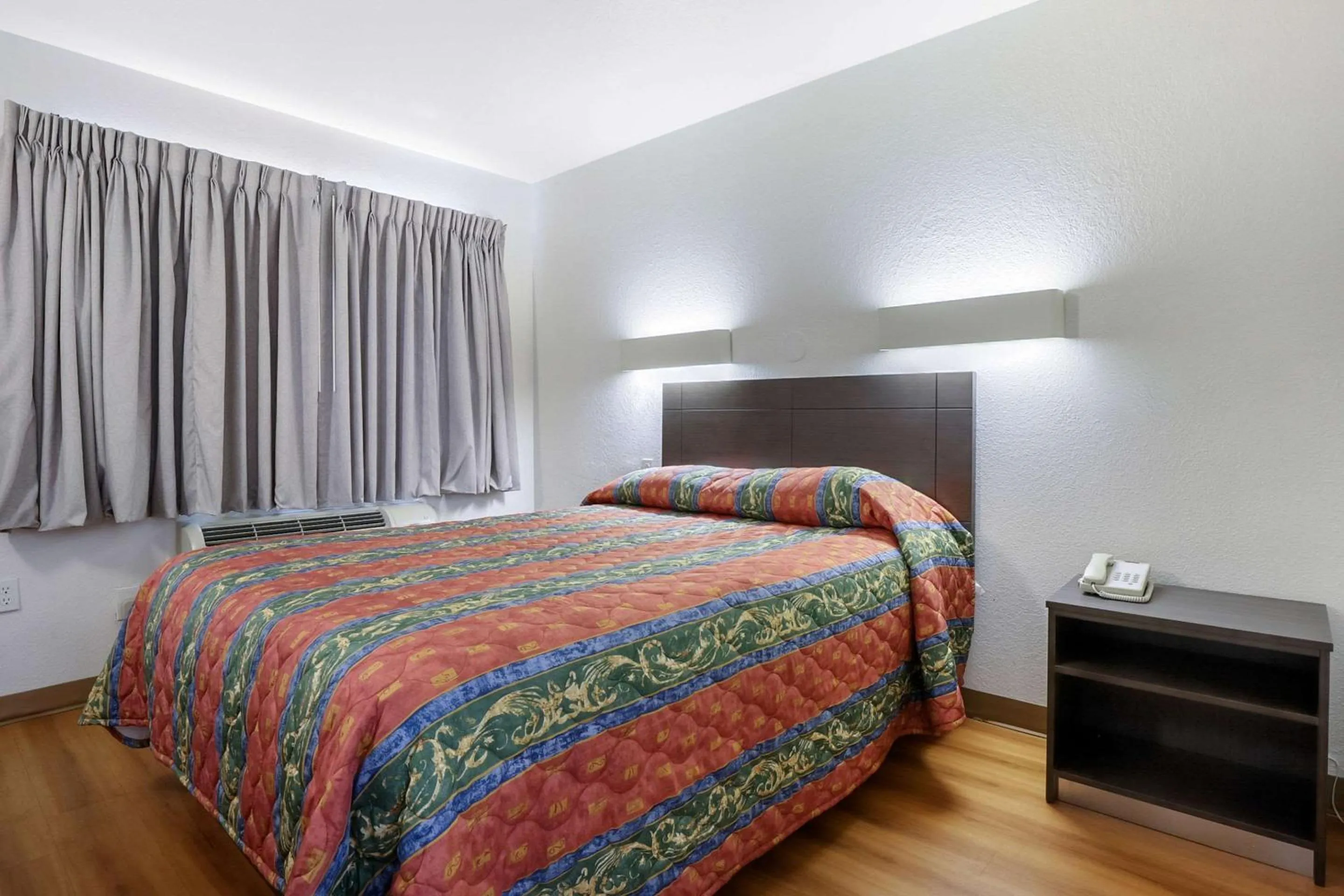 Photo of the whole room, Bed in Rodeway Inn Winston Salem Route 52