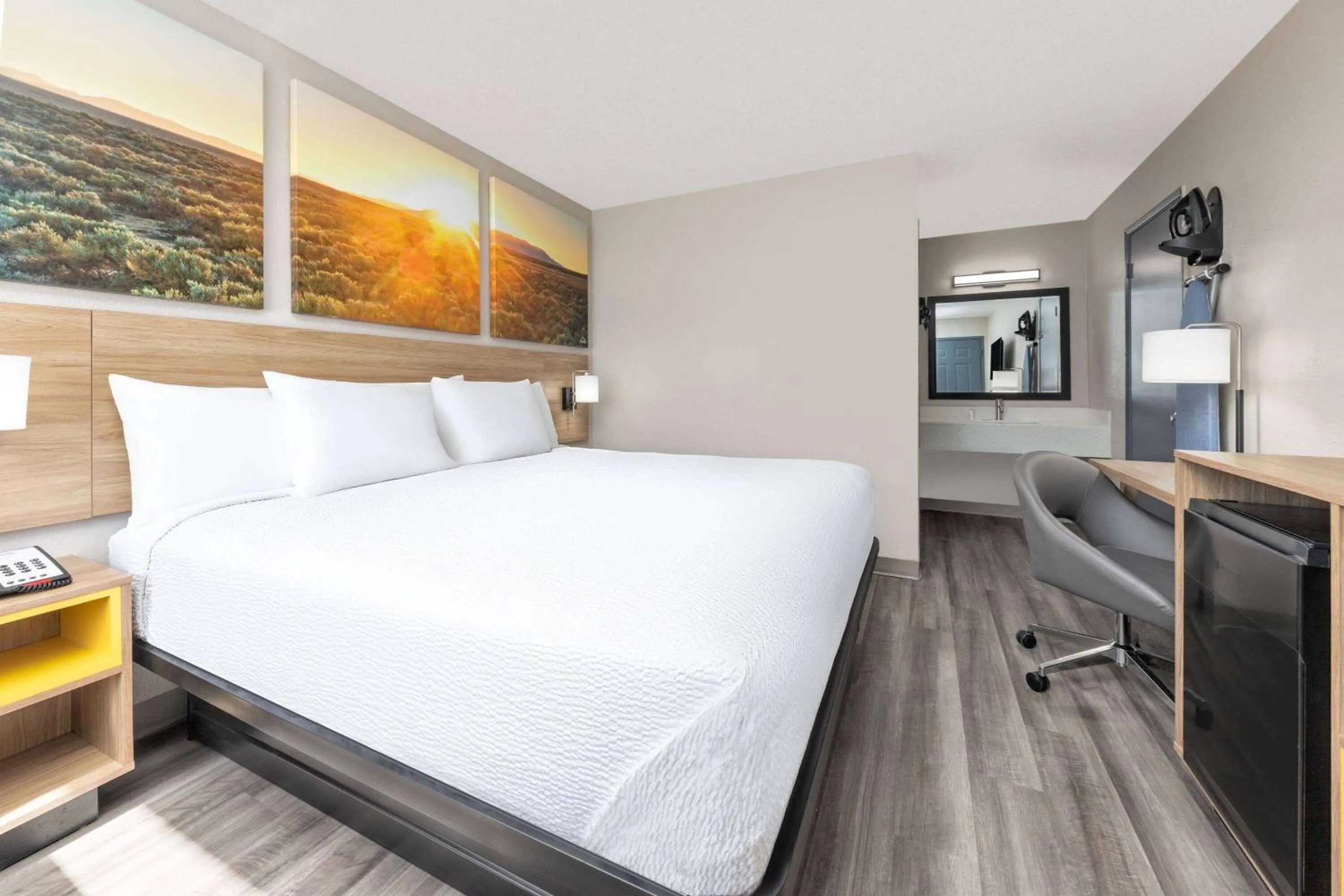 Photo of the whole room, Bed in Days Inn by Wyndham Wichita Falls