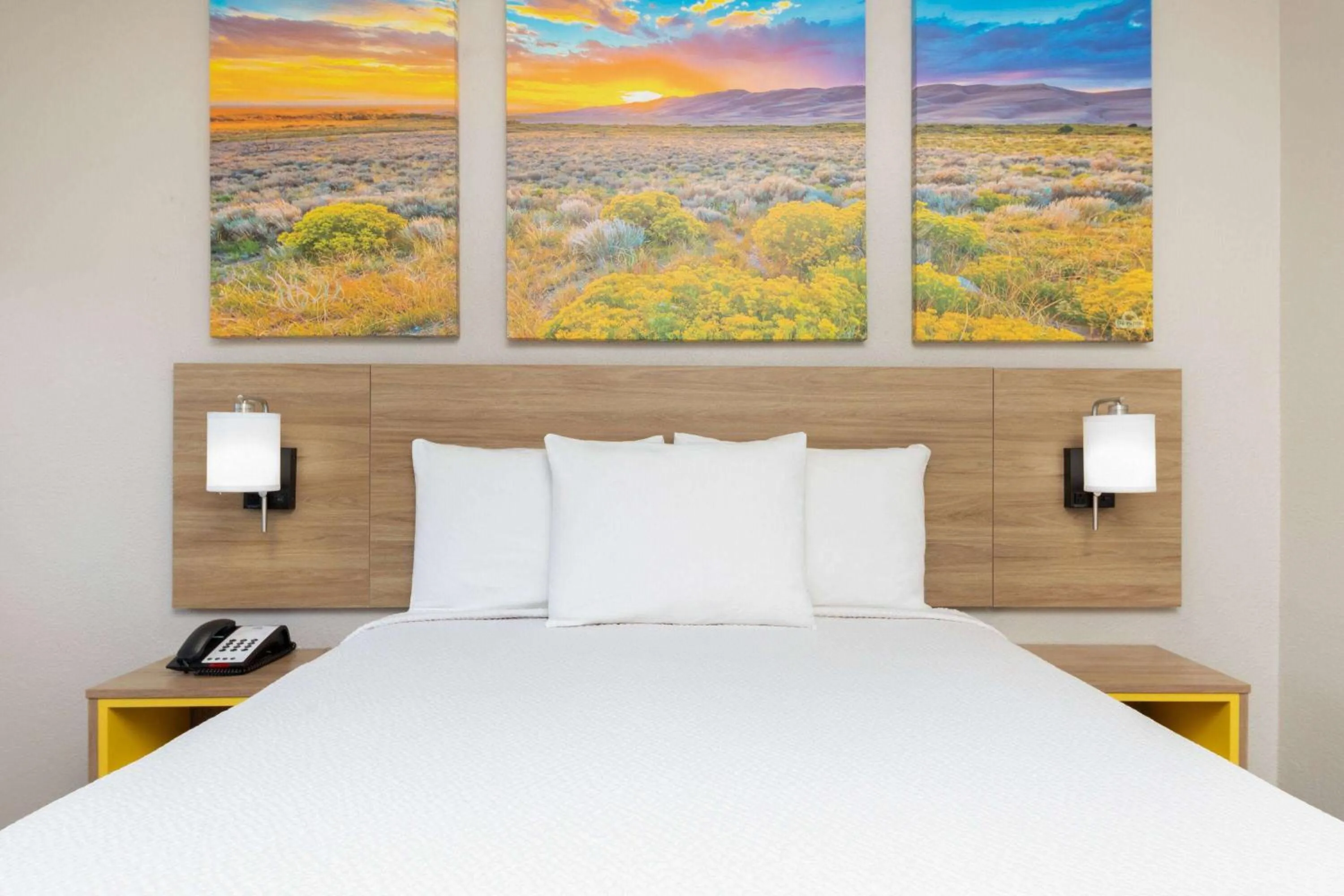 Photo of the whole room, Bed in Days Inn by Wyndham Wichita Falls