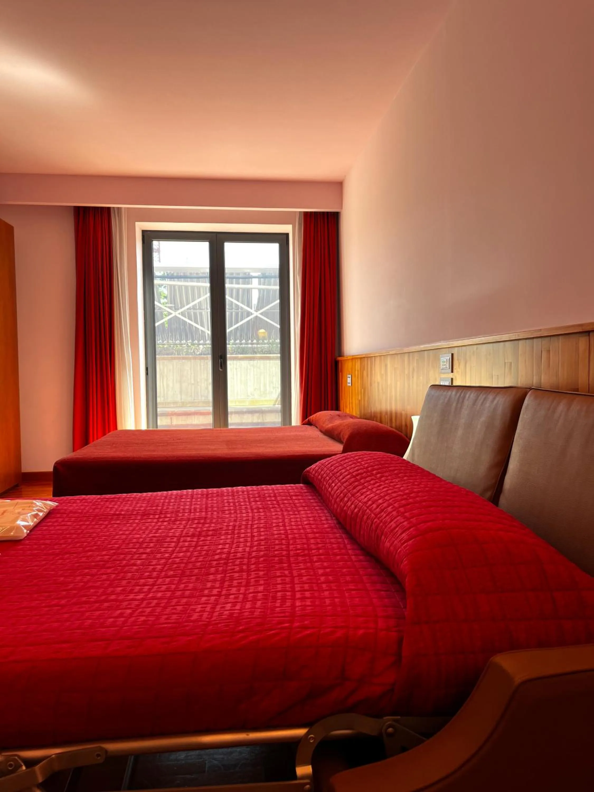 Shower, Bed in don guglielmo panoramic hotel & spa