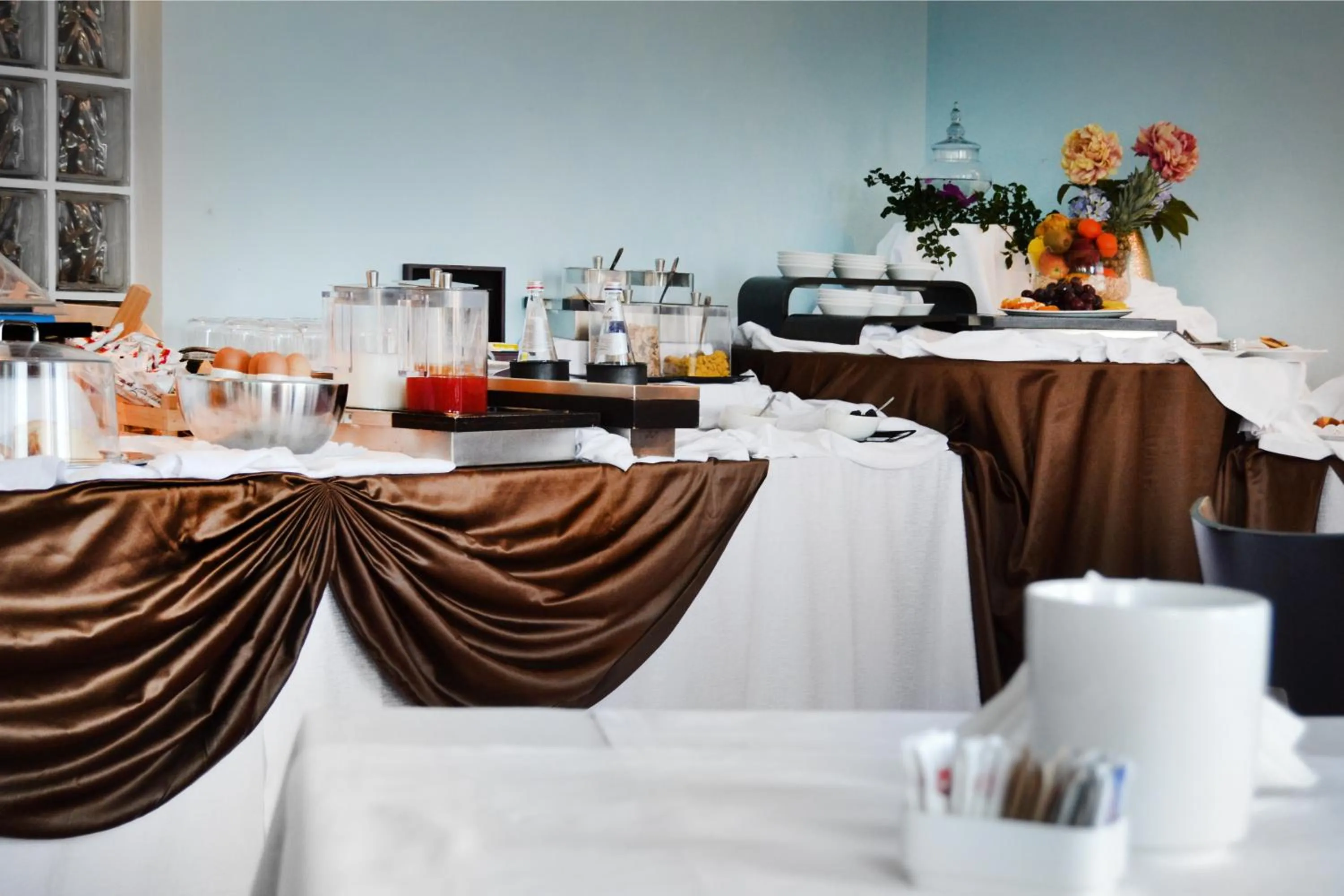 Restaurant/places to eat in don guglielmo panoramic hotel & spa