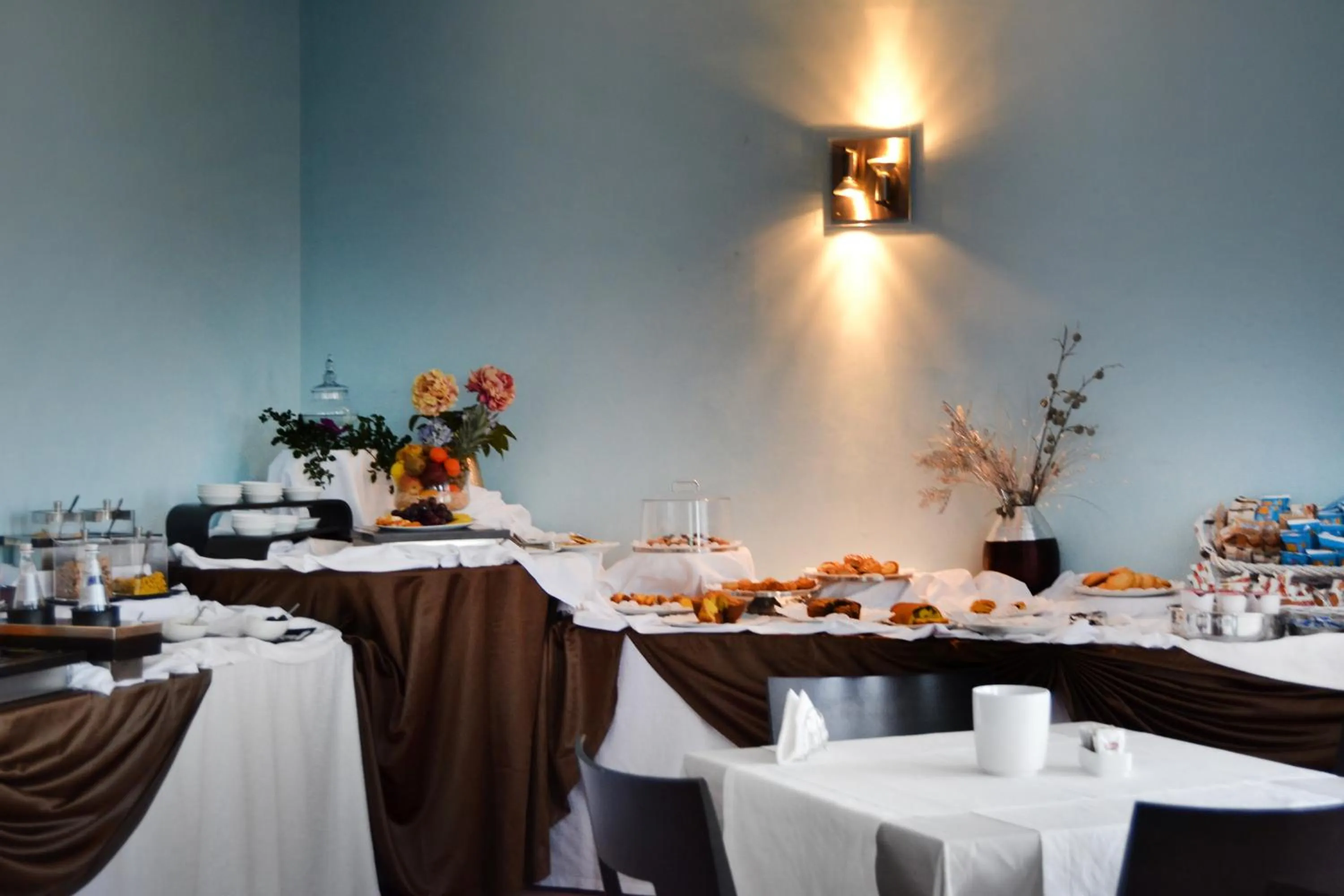 Restaurant/places to eat in don guglielmo panoramic hotel & spa