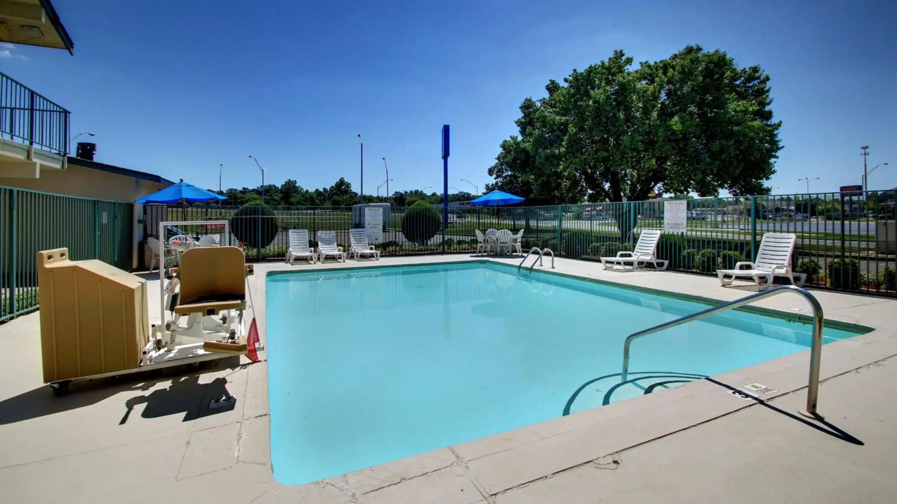 Pool view, Swimming Pool in Rodeway Inn Fort Smith I-540