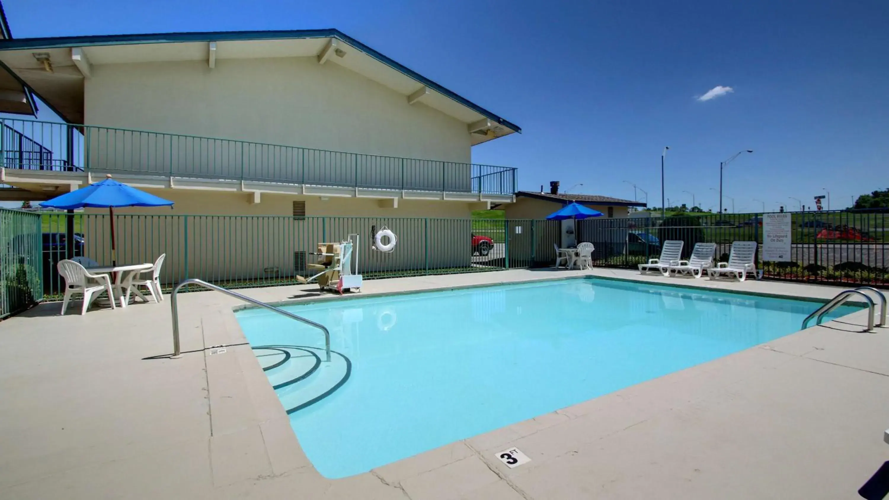 Pool view, Swimming Pool in Rodeway Inn Fort Smith I-540