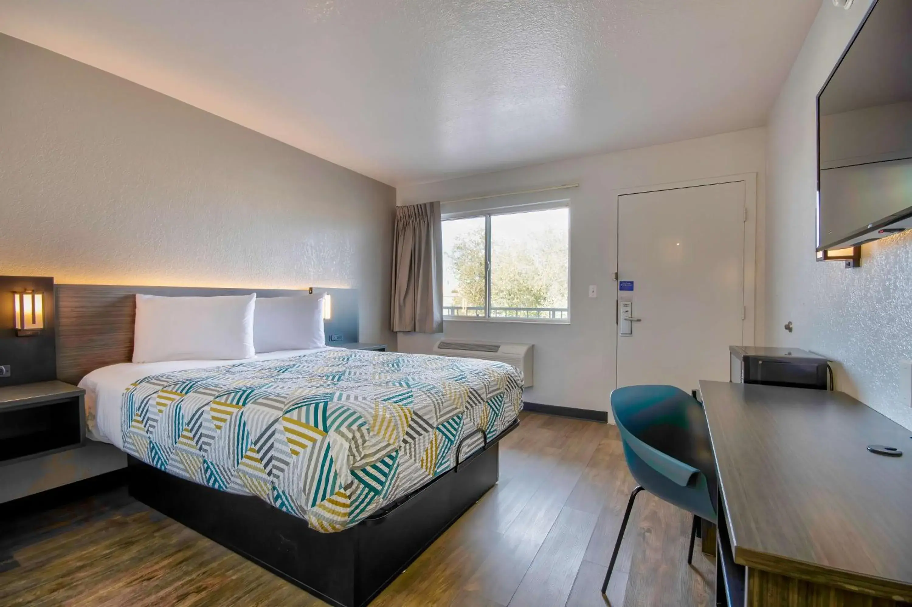 Deluxe Double Room - single occupancy - Non-Smoking in Motel 6-Albuquerque, NM - Midtown Deluxe Double Room - single occupancy - Non-Smoking in Motel 6-Albuquerque, NM - Midtown