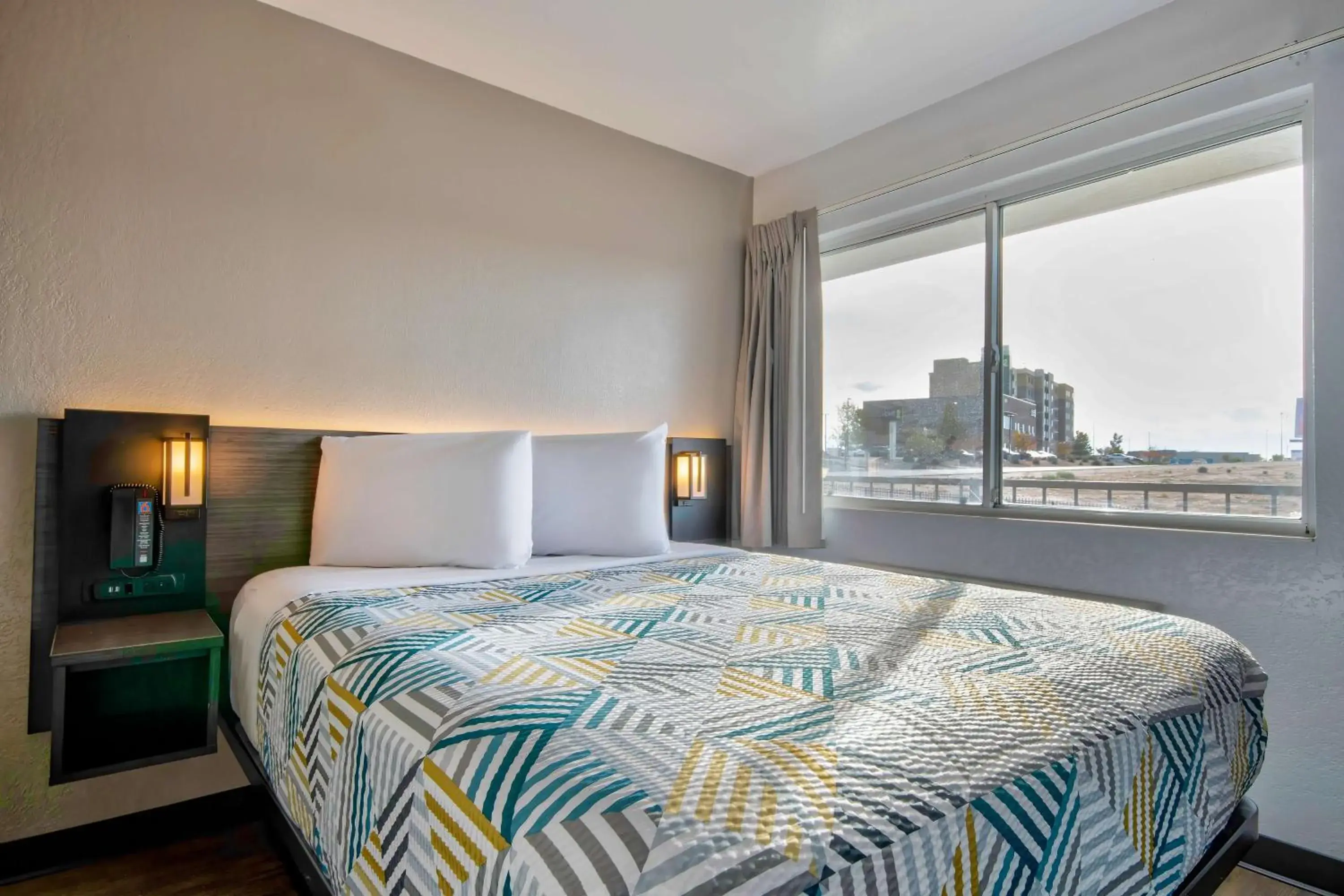 Queen Room - single occupancy - Non-Smoking in Motel 6-Albuquerque, NM - Midtown Queen Room - single occupancy - Non-Smoking in Motel 6-Albuquerque, NM - Midtown