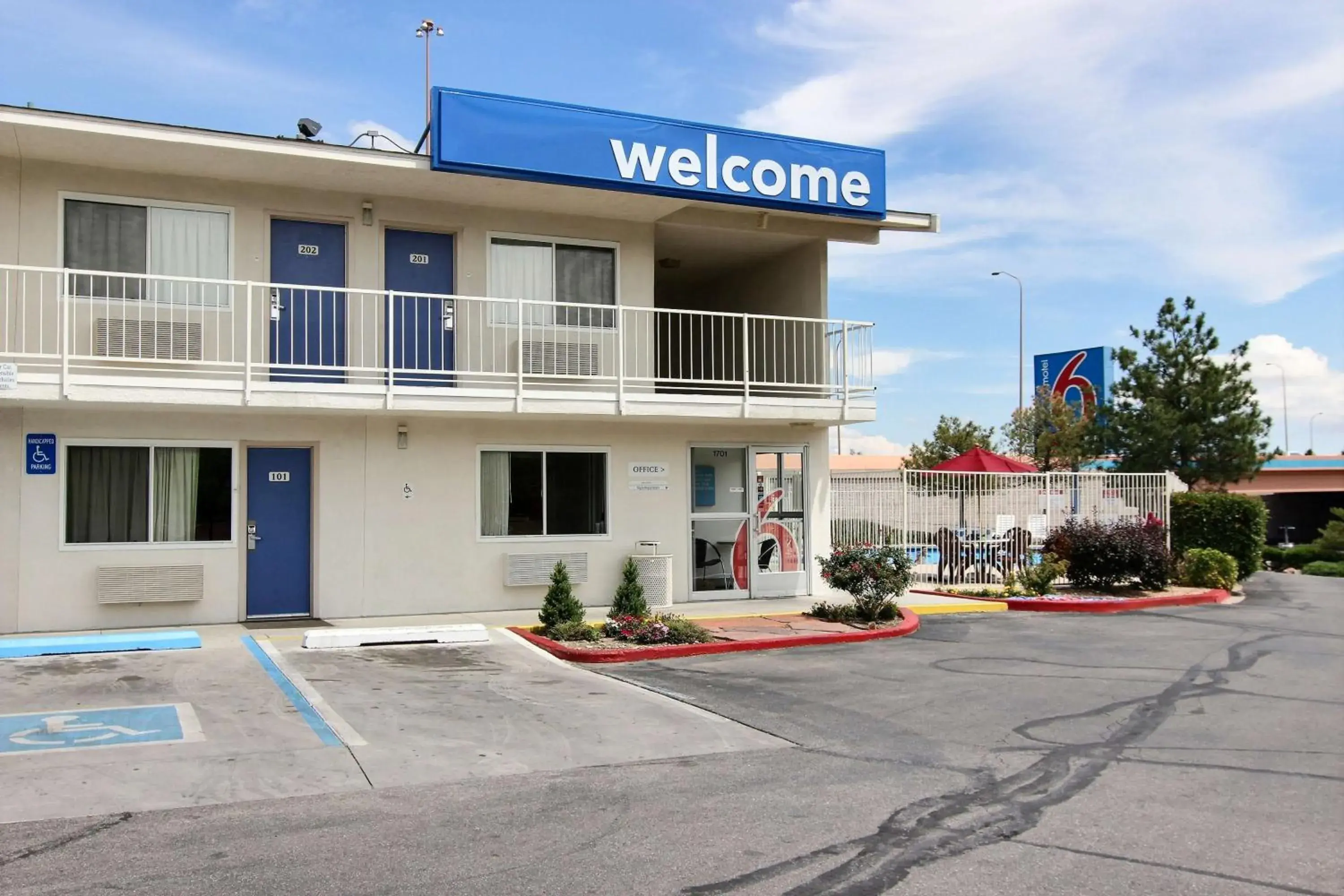 Property Building in Motel 6-Albuquerque, NM - Midtown