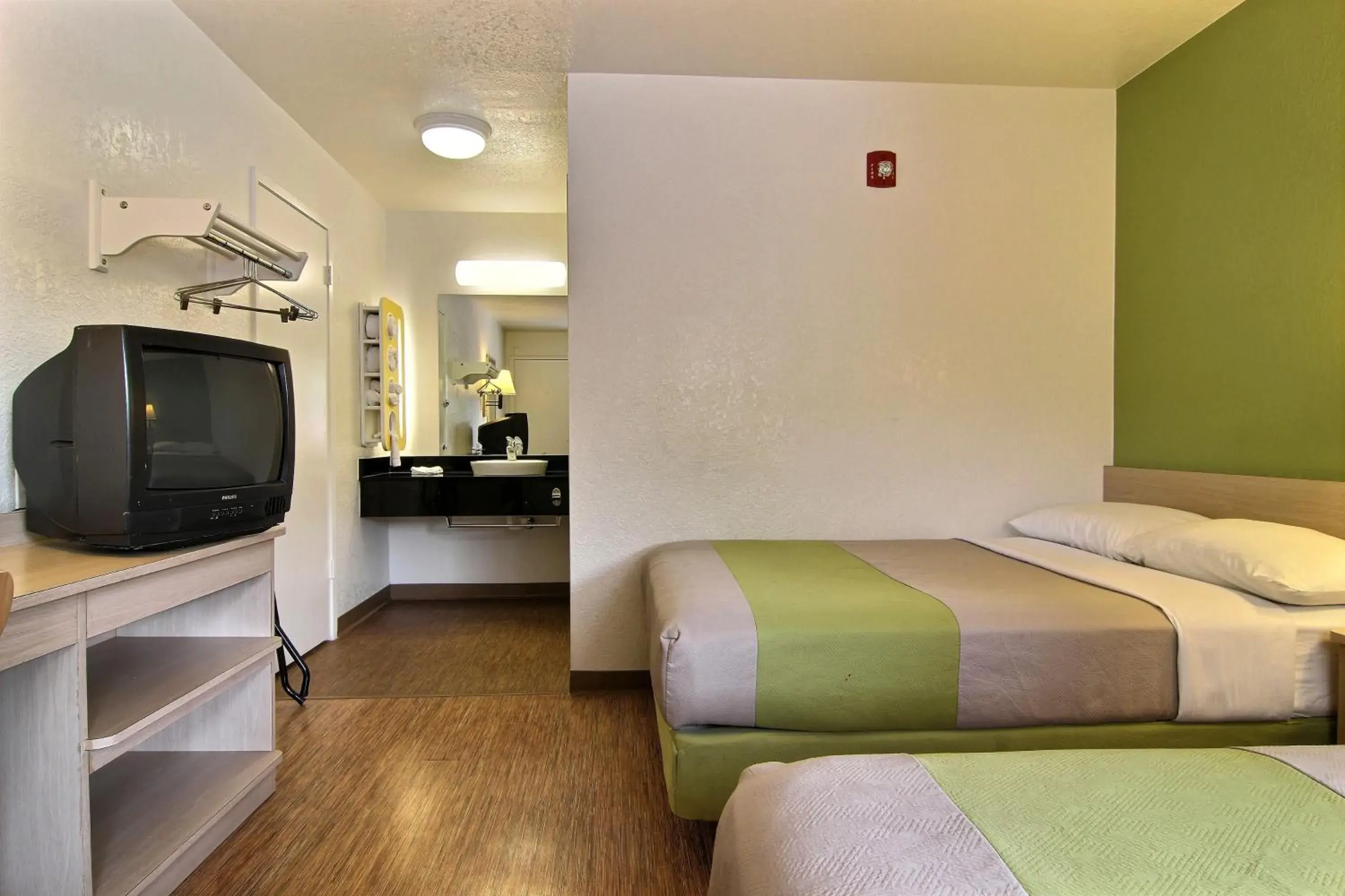TV and multimedia, Bed in Motel 6-Albuquerque, NM - Midtown