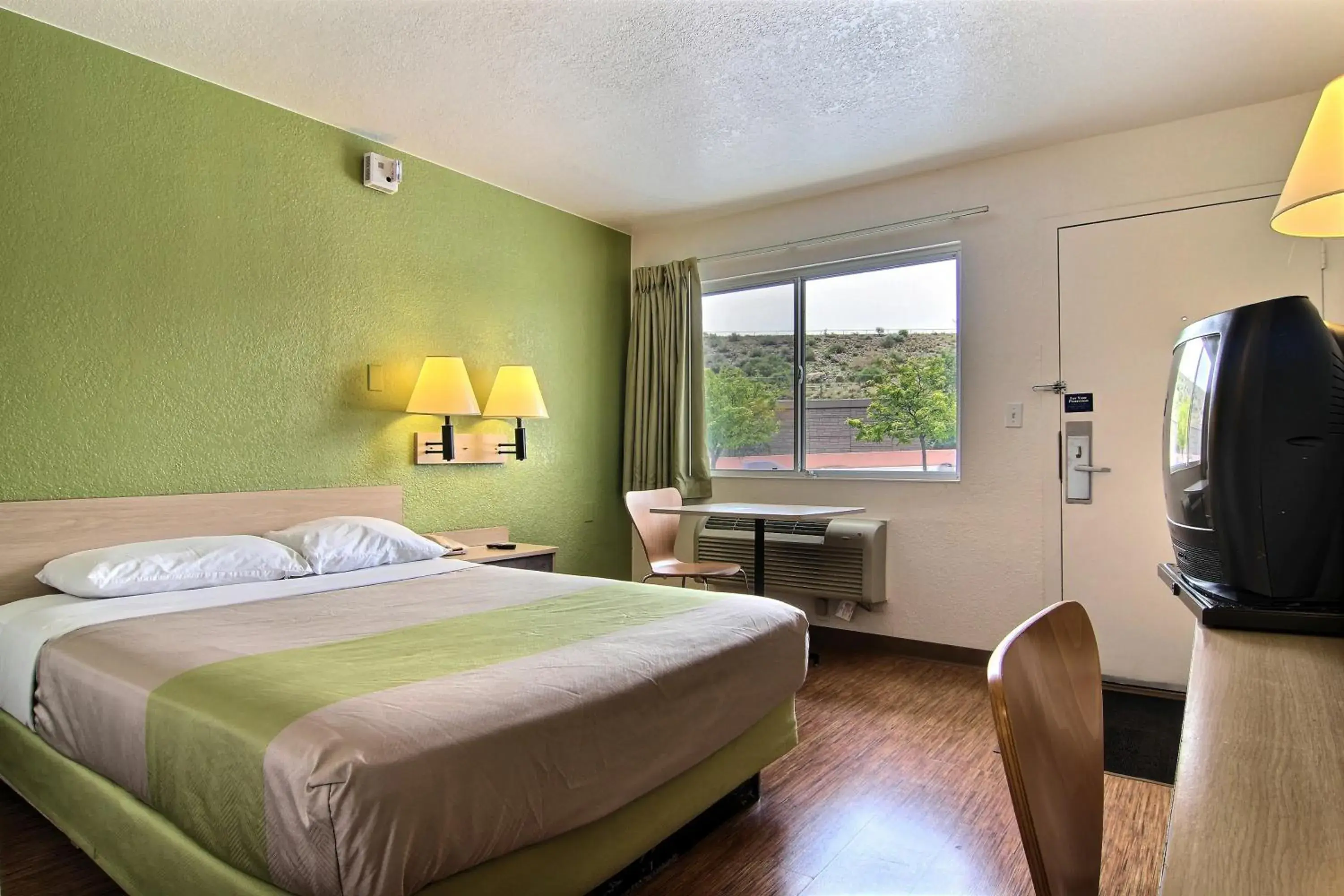 Bedroom in Motel 6-Albuquerque, NM - Midtown