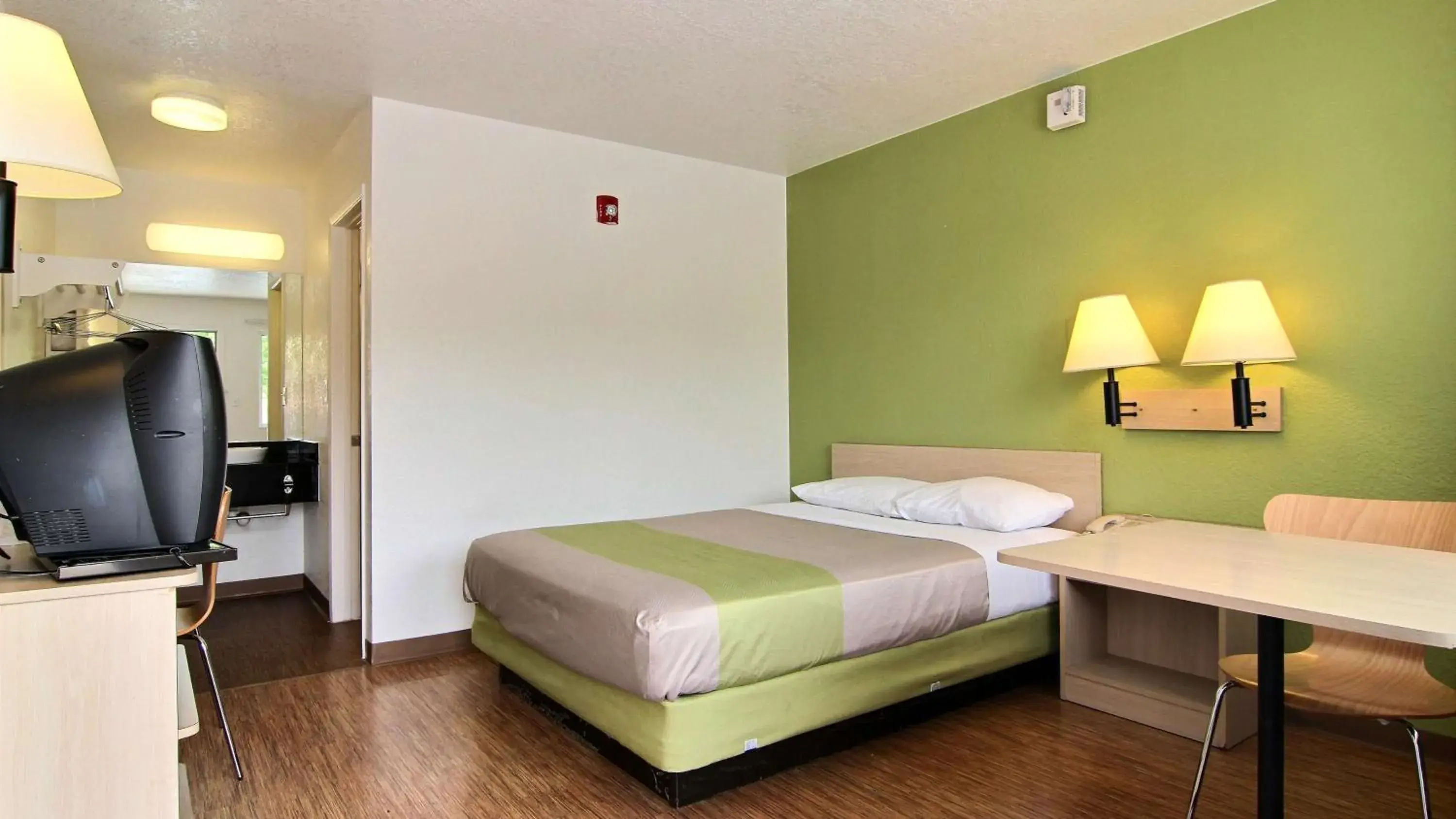 Photo of the whole room, Bed in Motel 6-Albuquerque, NM - Midtown