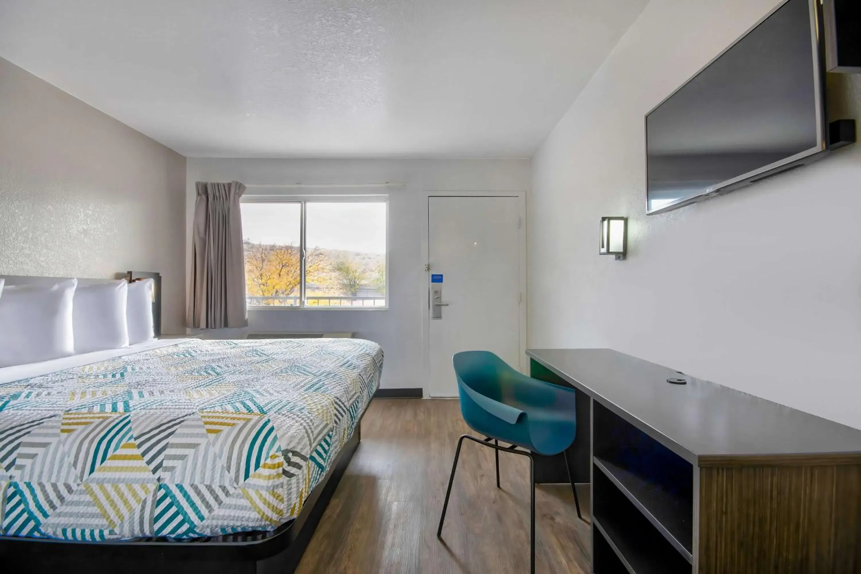 King Room - single occupancy - Non-Smoking in Motel 6-Albuquerque, NM - Midtown King Room - single occupancy - Non-Smoking in Motel 6-Albuquerque, NM - Midtown