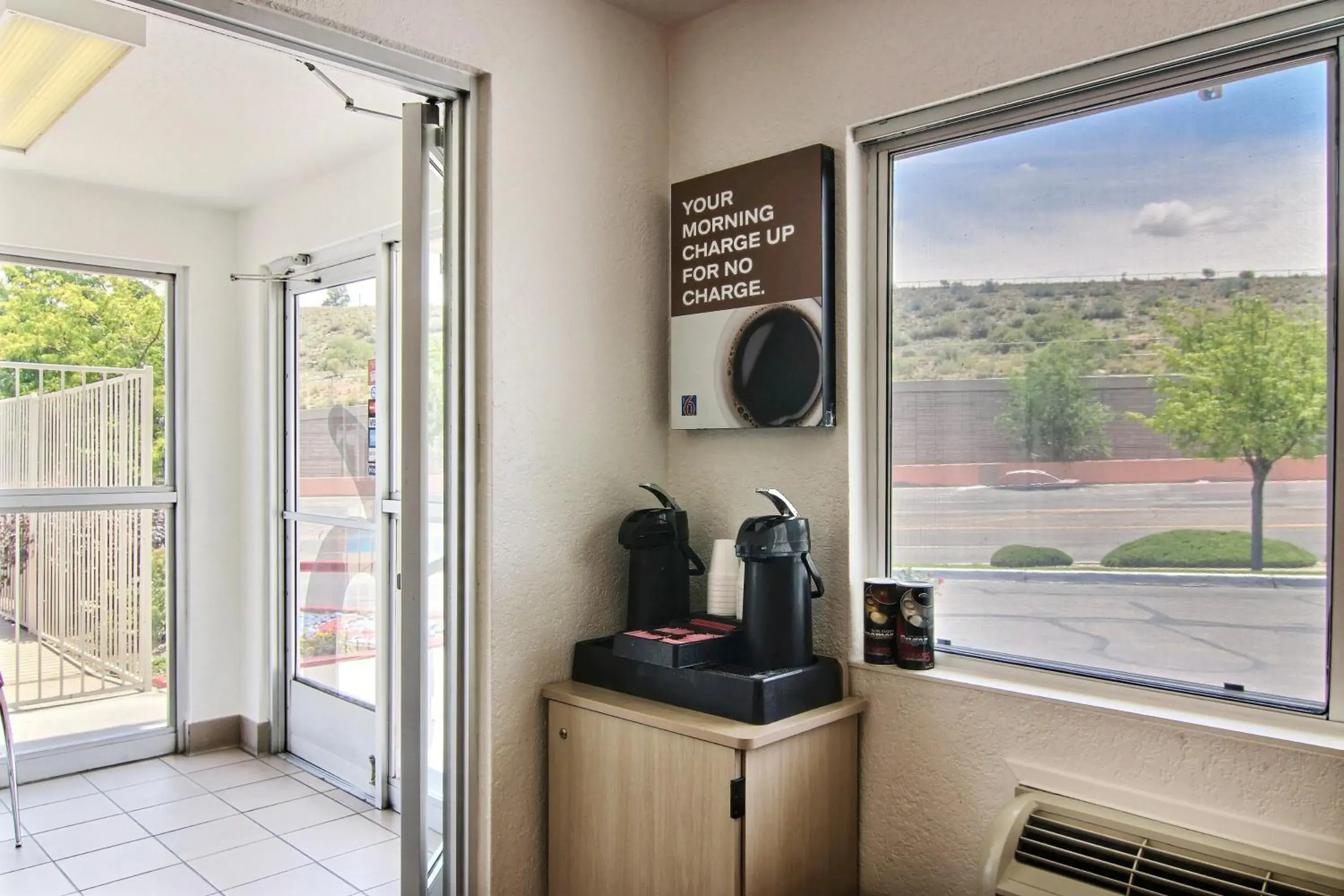 Coffee/tea facilities in Motel 6-Albuquerque, NM - Midtown