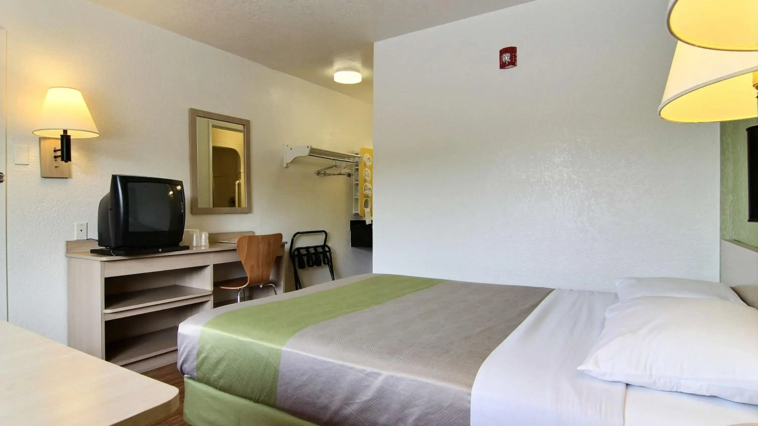 Photo of the whole room, Bed in Motel 6-Albuquerque, NM - Midtown