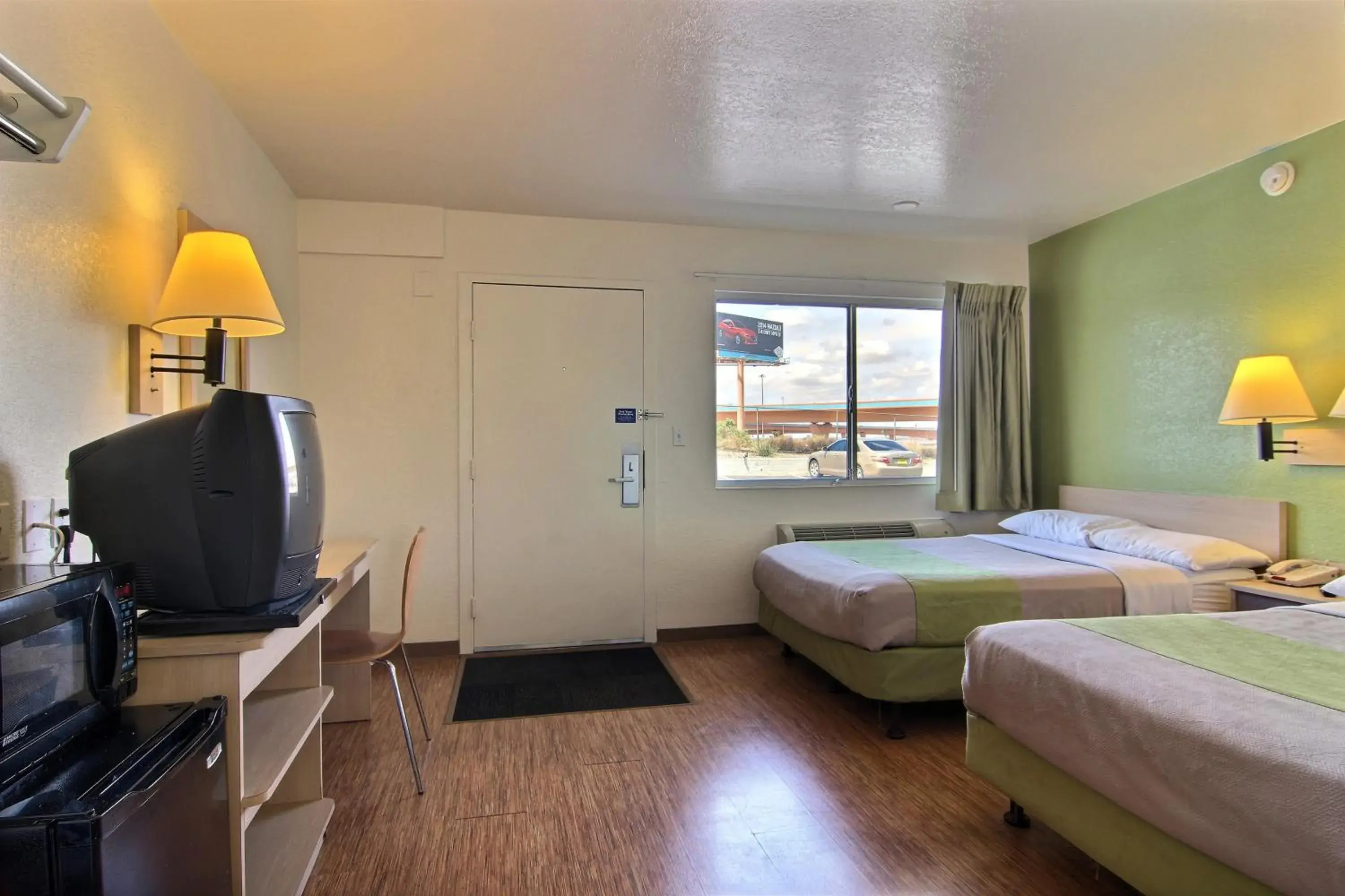 Bedroom, TV/Entertainment Center in Motel 6-Albuquerque, NM - Midtown