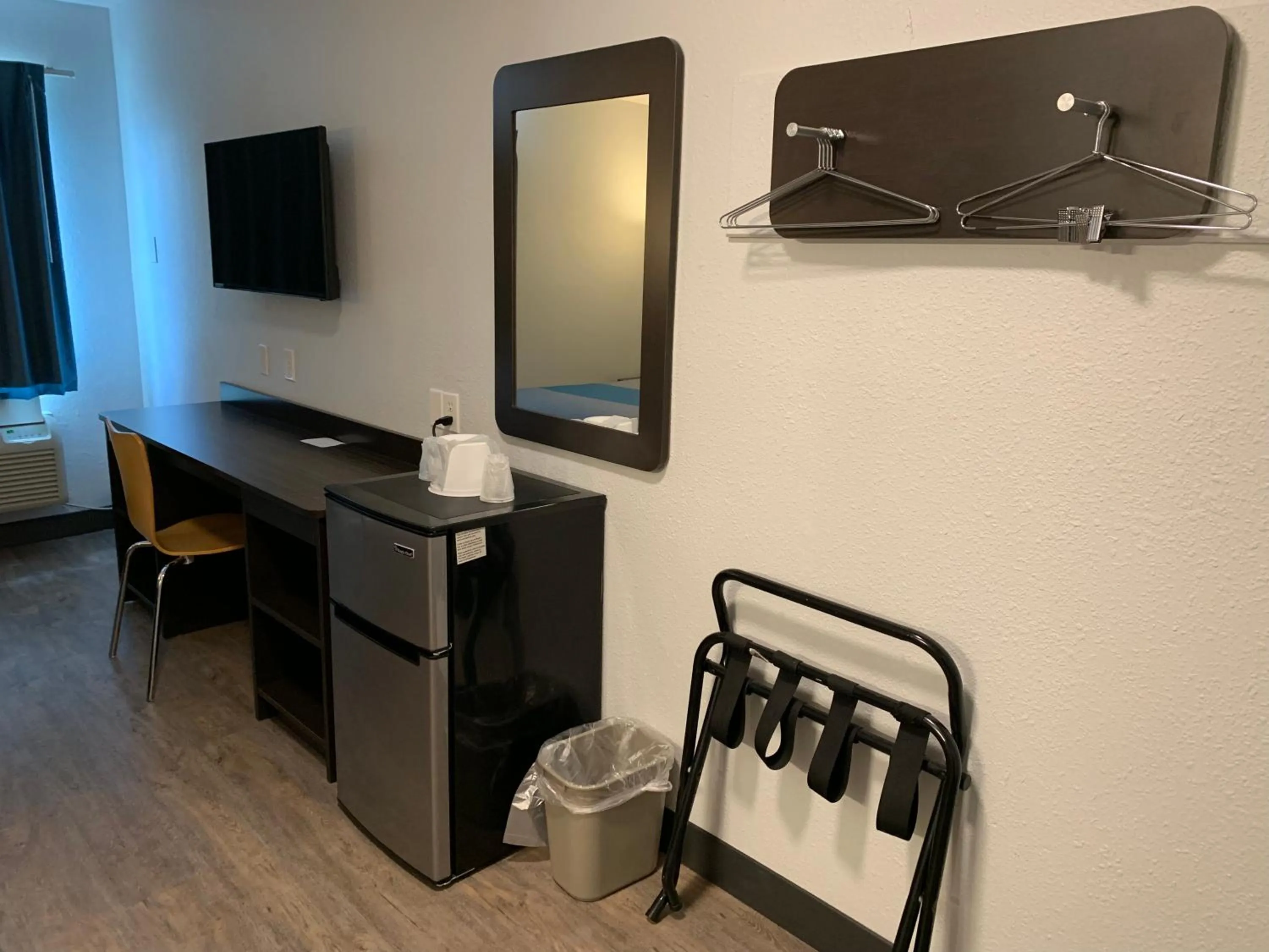 TV and multimedia in Motel 6-Fort Wayne, IN