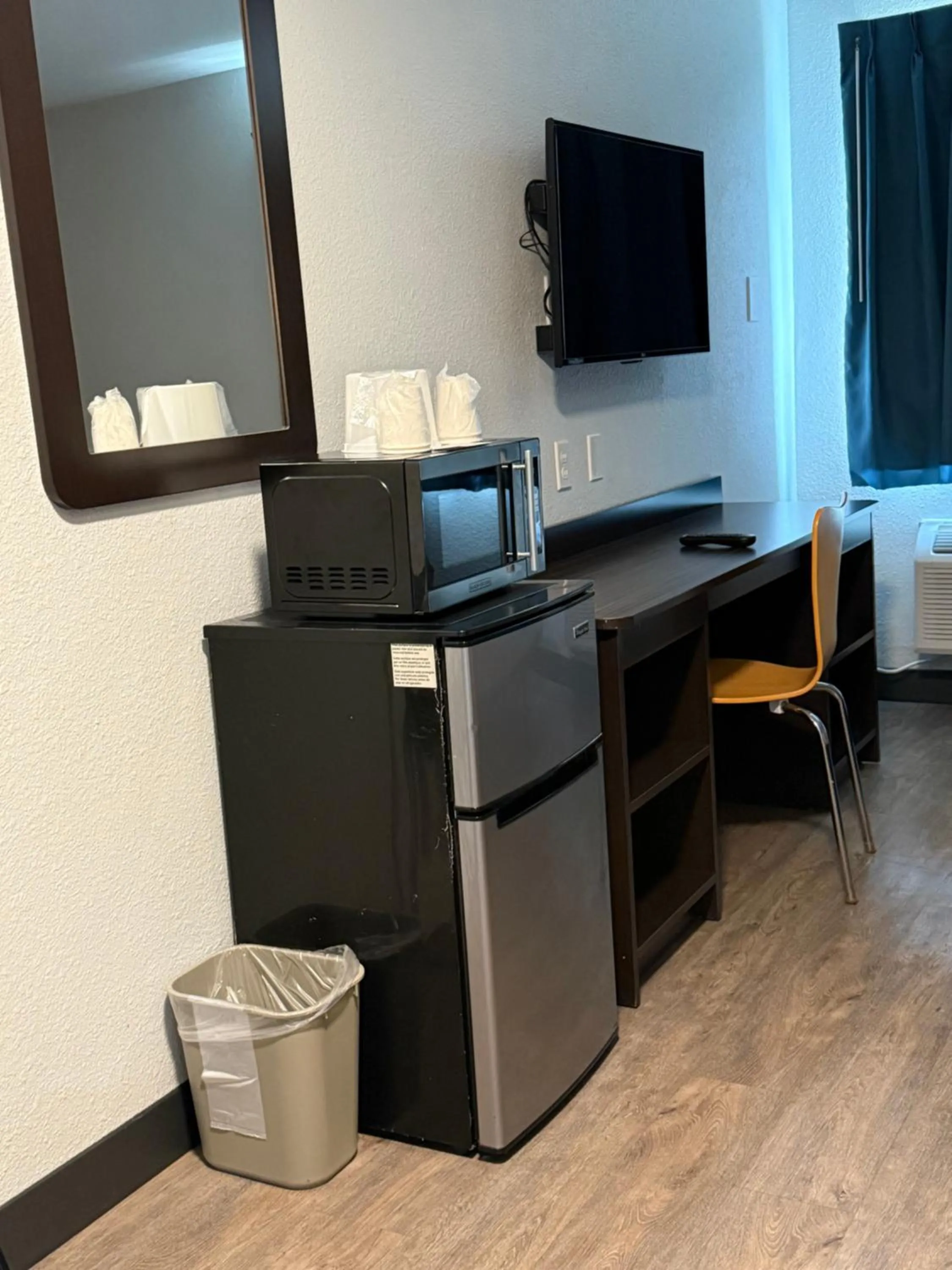 TV and multimedia in Motel 6-Fort Wayne, IN