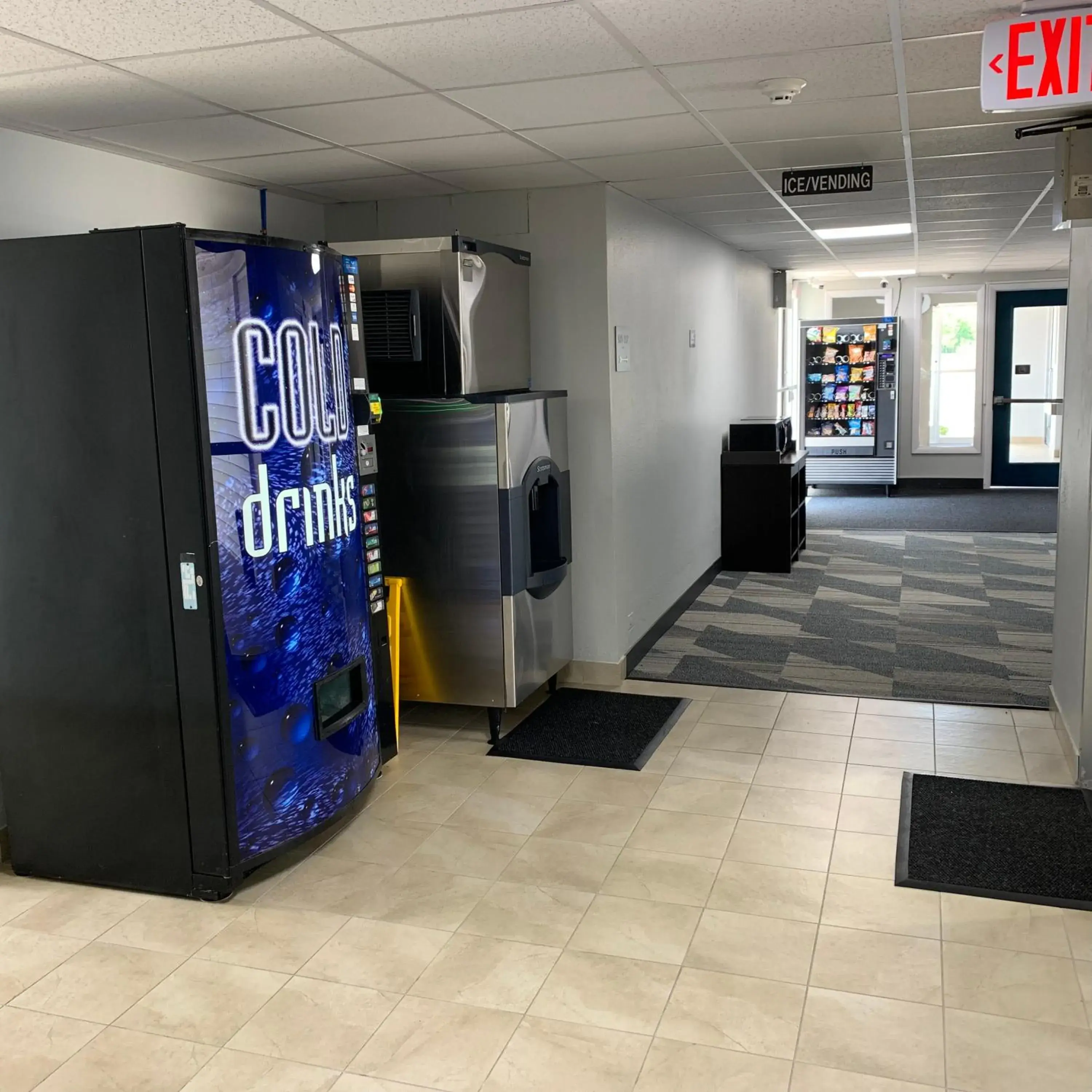 Lobby or reception in Motel 6-Fort Wayne, IN Lobby or reception in Motel 6-Fort Wayne, IN