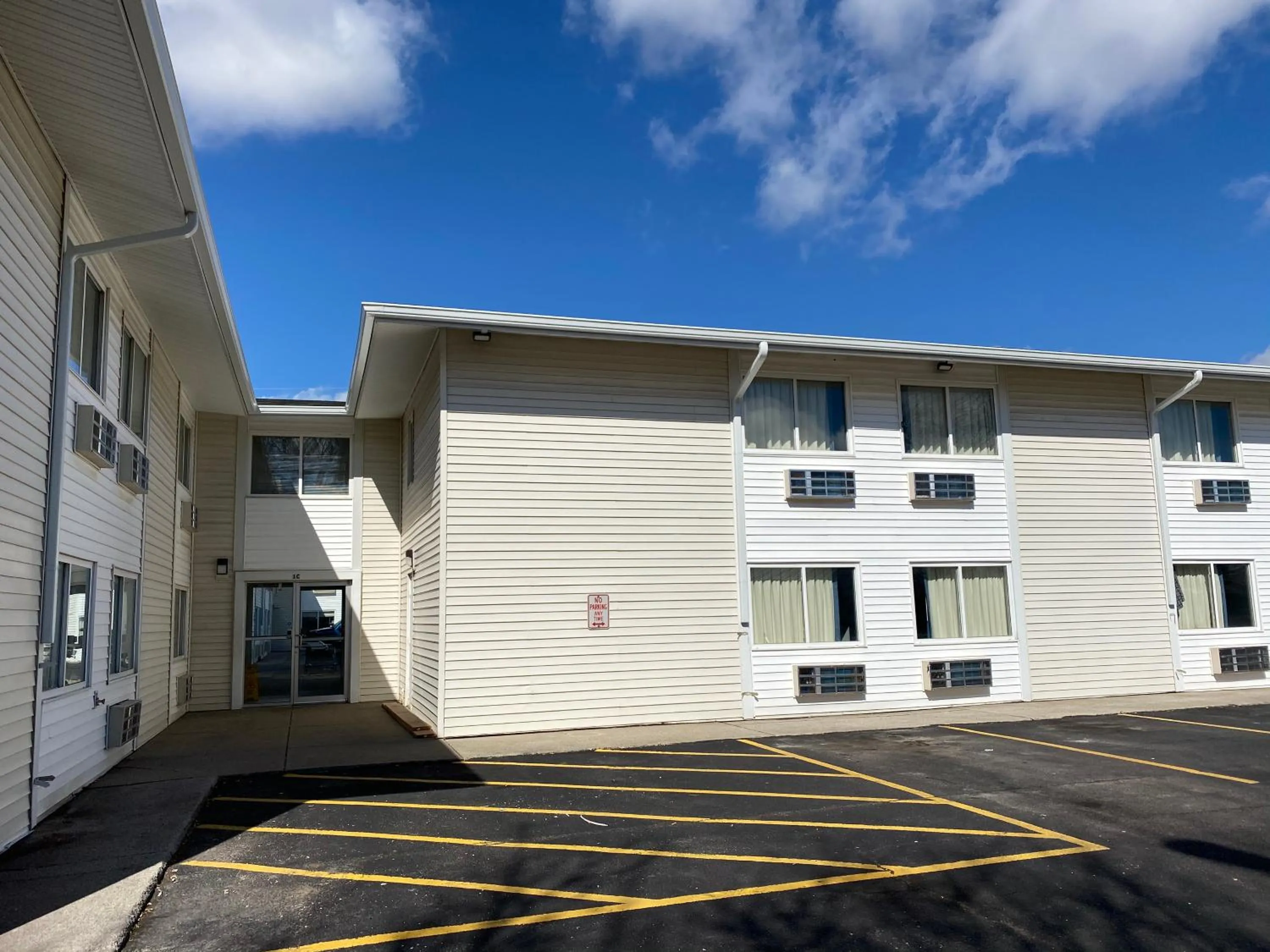 Property building in Motel 6-Fort Wayne, IN
