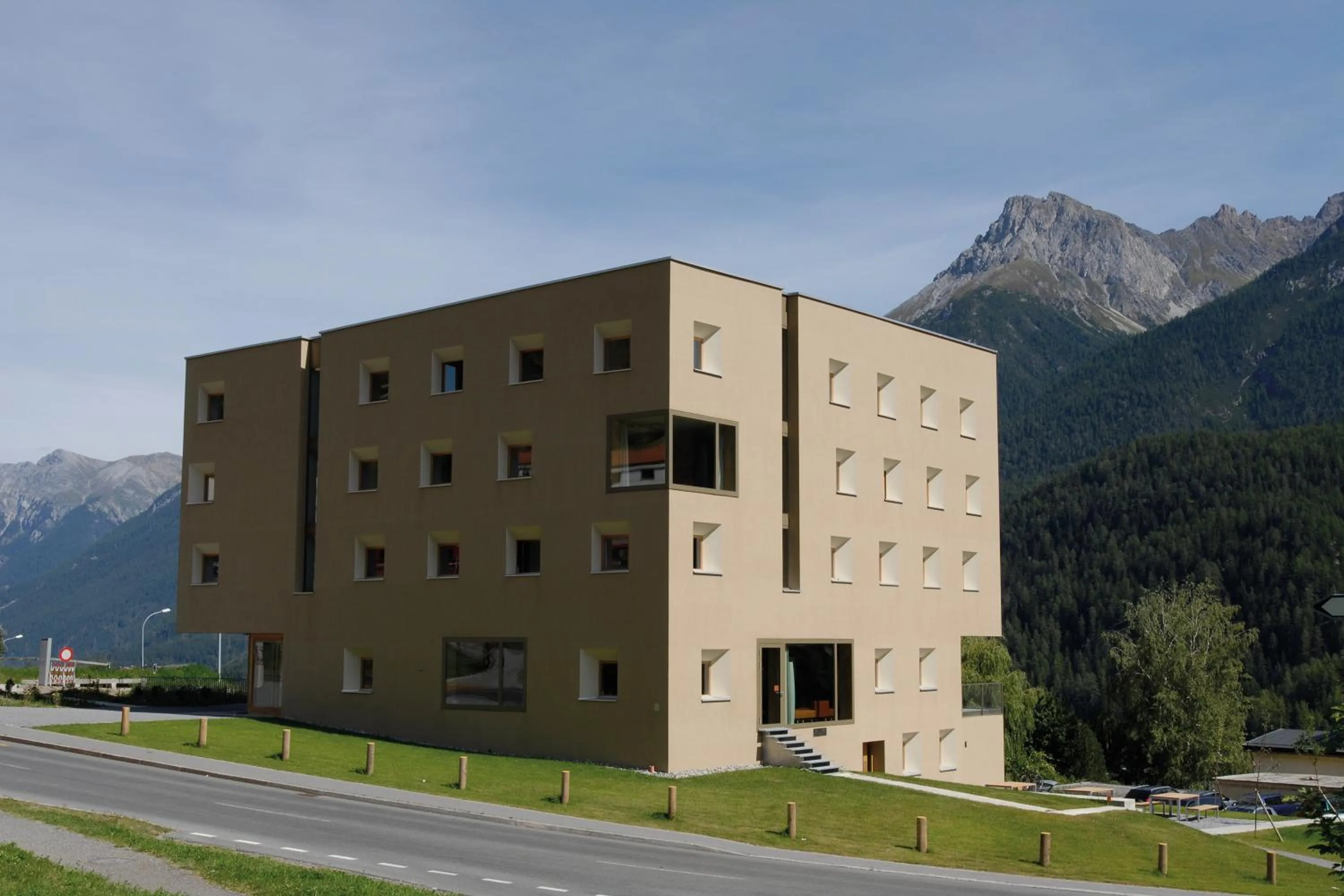 Facade/entrance in Scuol Youth Hostel