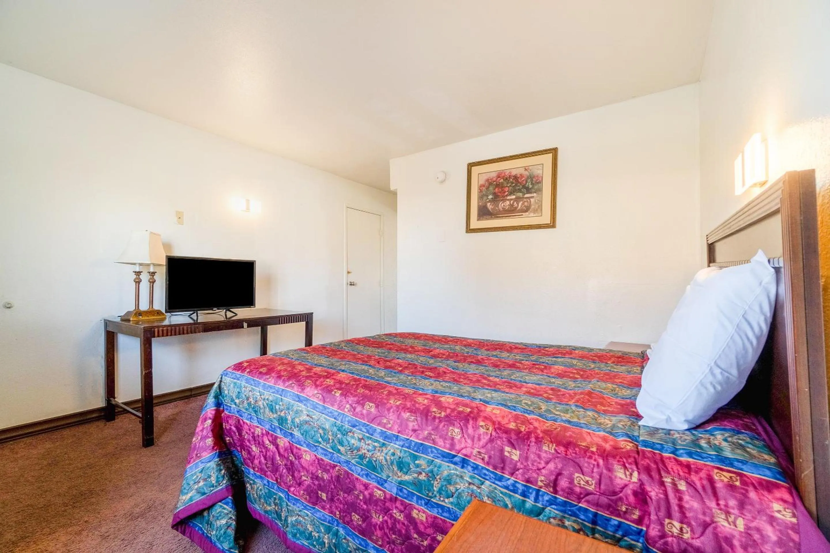 Bedroom, Bed in Castle Inn & Suites By OYO Chickasha