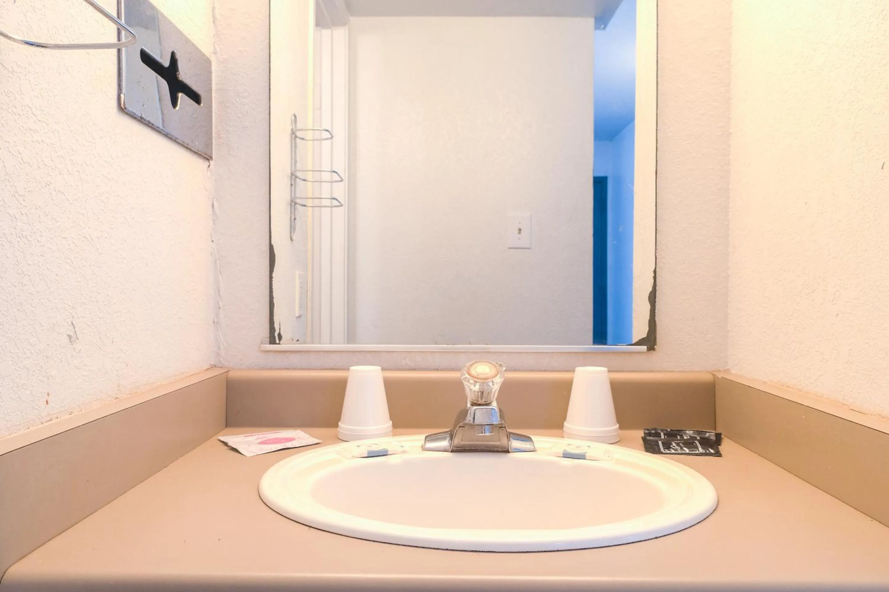 Bathroom in Castle Inn & Suites By OYO Chickasha