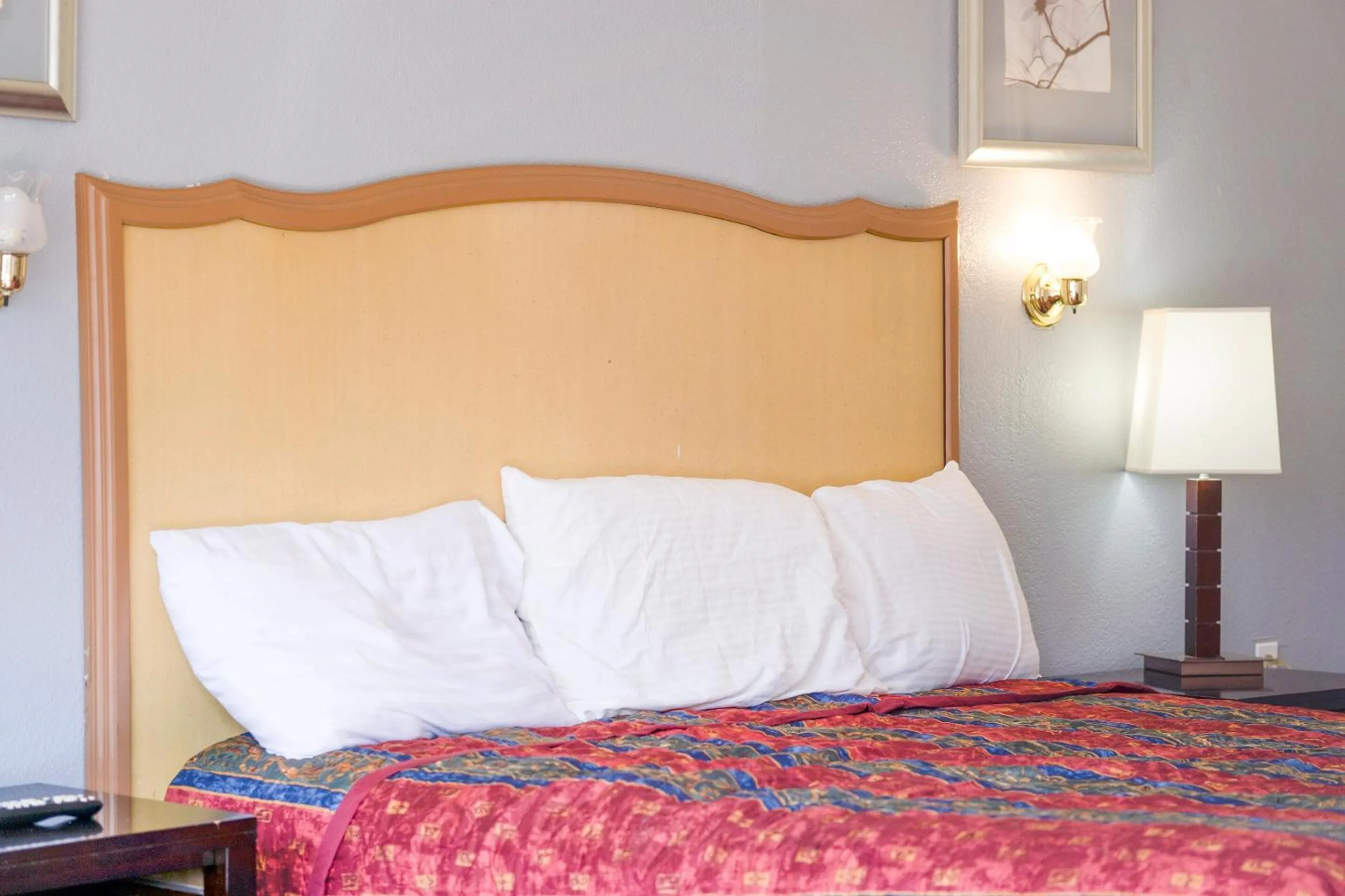 Other, Bed in Castle Inn & Suites By OYO Chickasha