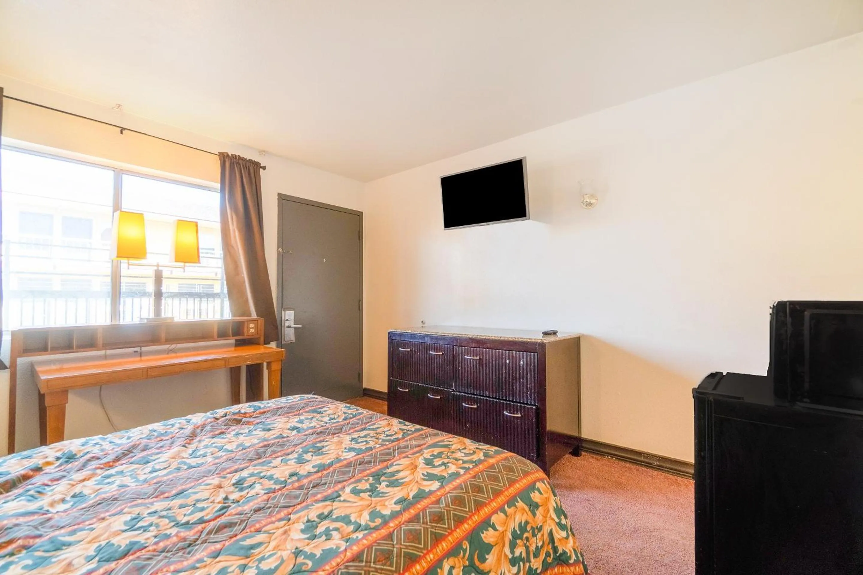 Bedroom, Bed in Castle Inn & Suites By OYO Chickasha