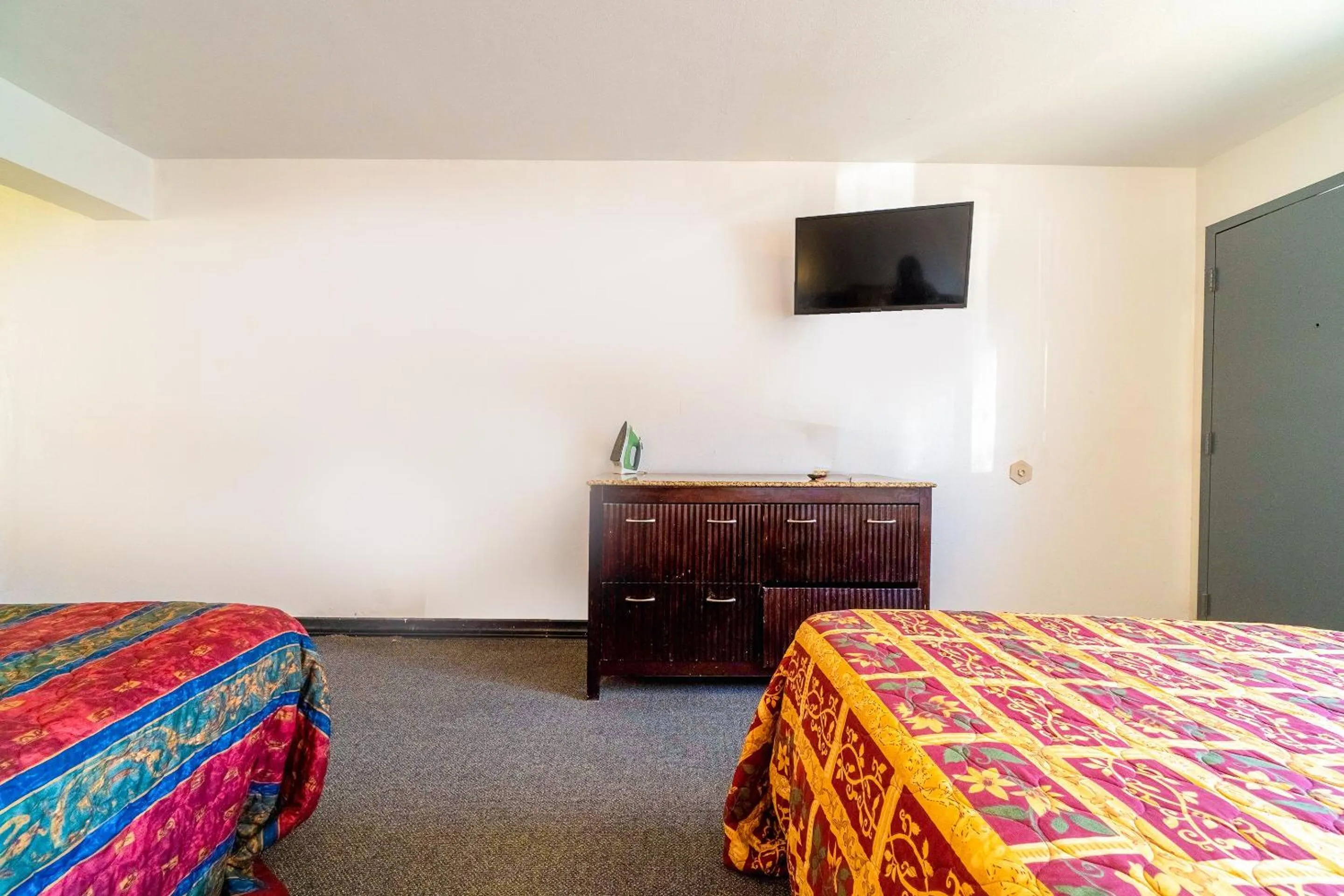 Bedroom, Bed in Castle Inn & Suites By OYO Chickasha