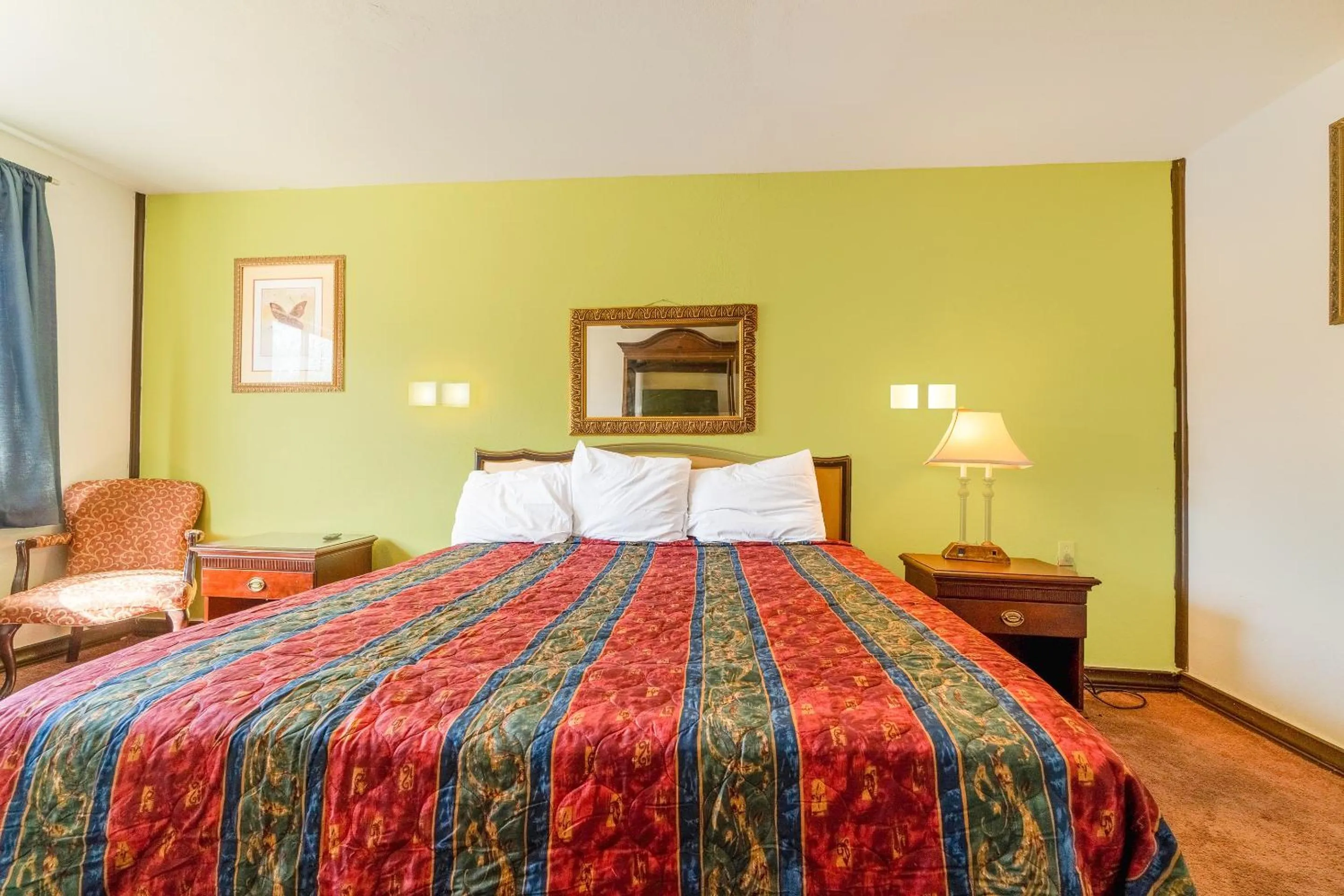 Bedroom, Bed in Castle Inn & Suites By OYO Chickasha